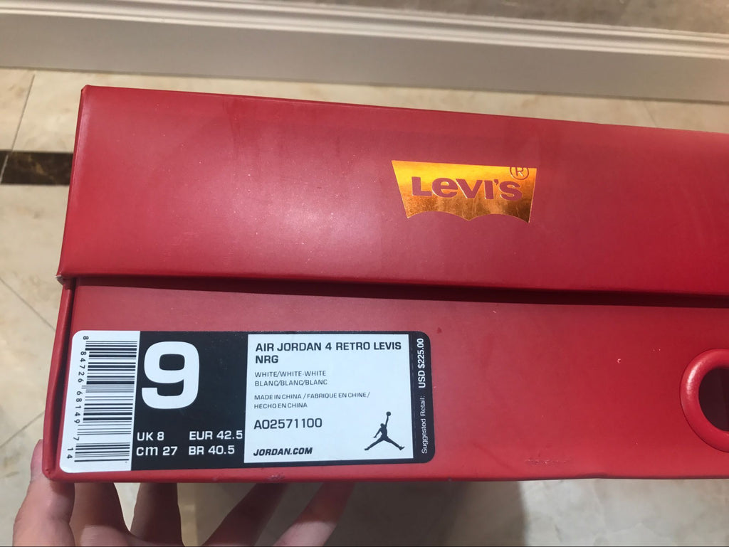 Jordan 4 Retro Levi's Sneakers in White AQ2571-100 - product image from the listing.