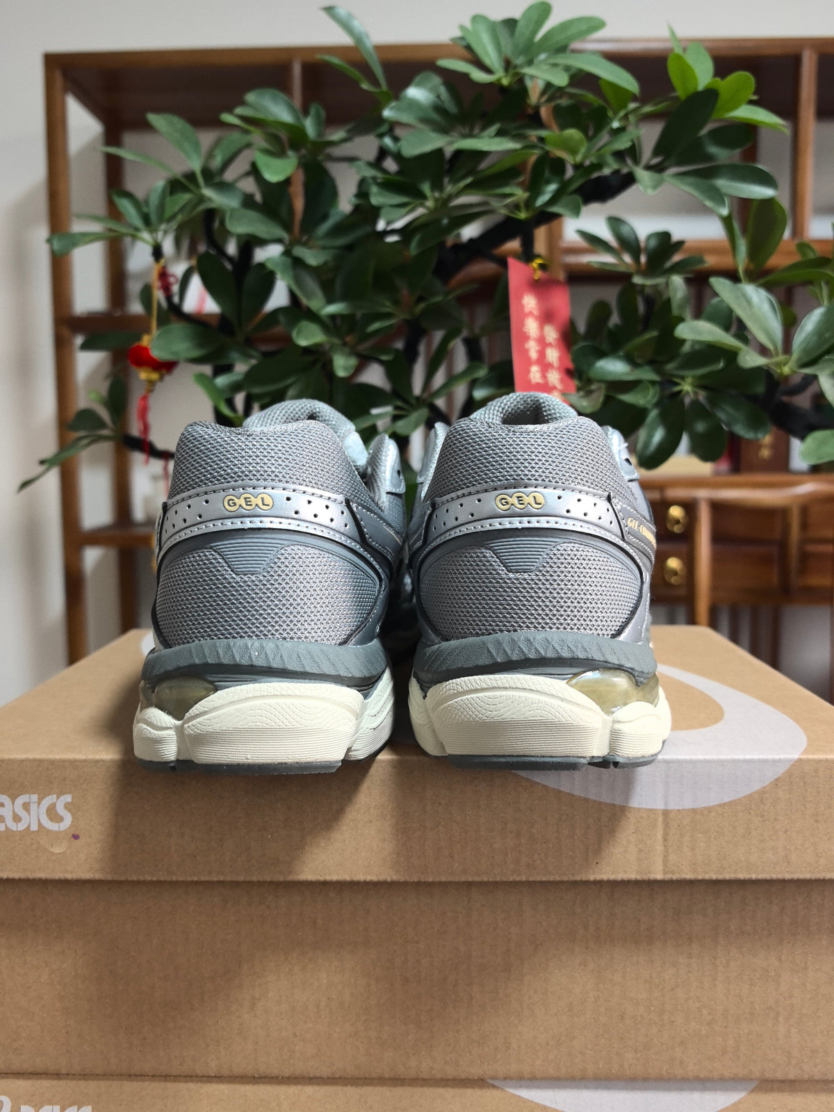 ASICS GEL-Cumulus 16 Running Shoes in Grey - product image from the listing.