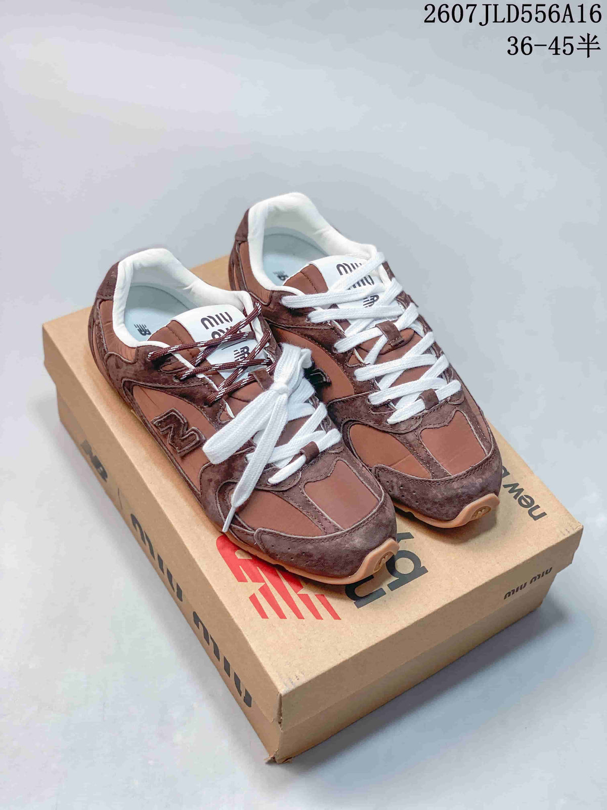 Miu Miu x New Balance 530 SL Sneakers Green or in Brown 2607JLD556A16 - product image from the listing.