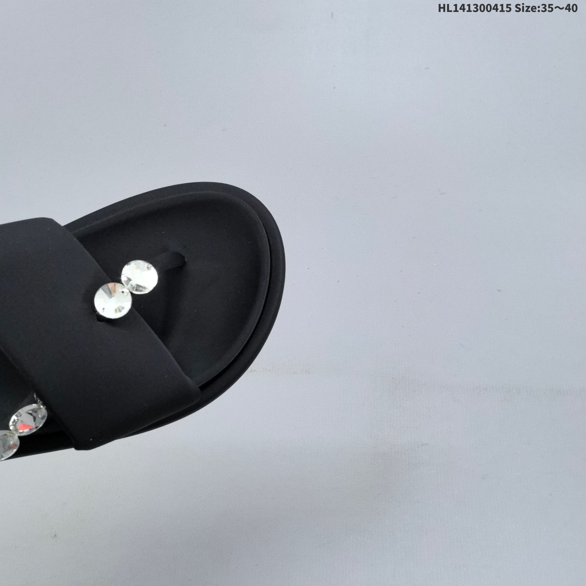 GG-CC Black Embellished Platform Thong Sandals - product image from the listing.