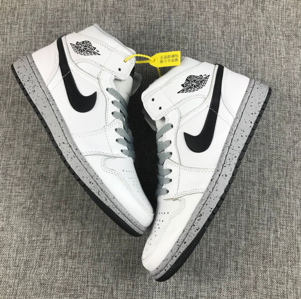 White Grey Dot Sneakers - Air Jordan 1 Retro High OG - product image from the listing.