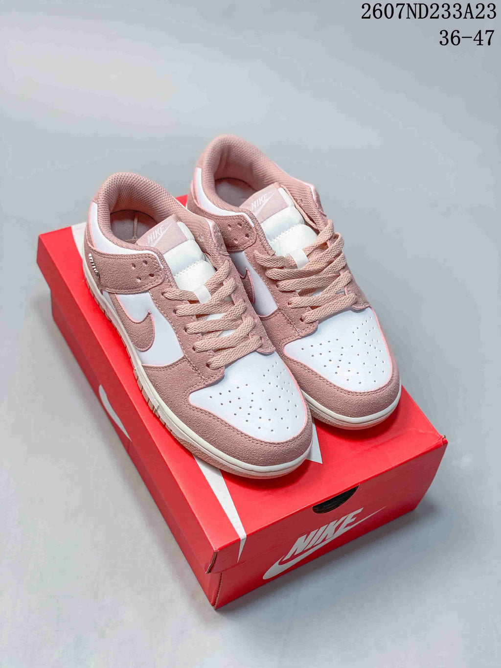 Nike SB Dunk Low Pro Low-Cut Sneakers - product image from the listing.
