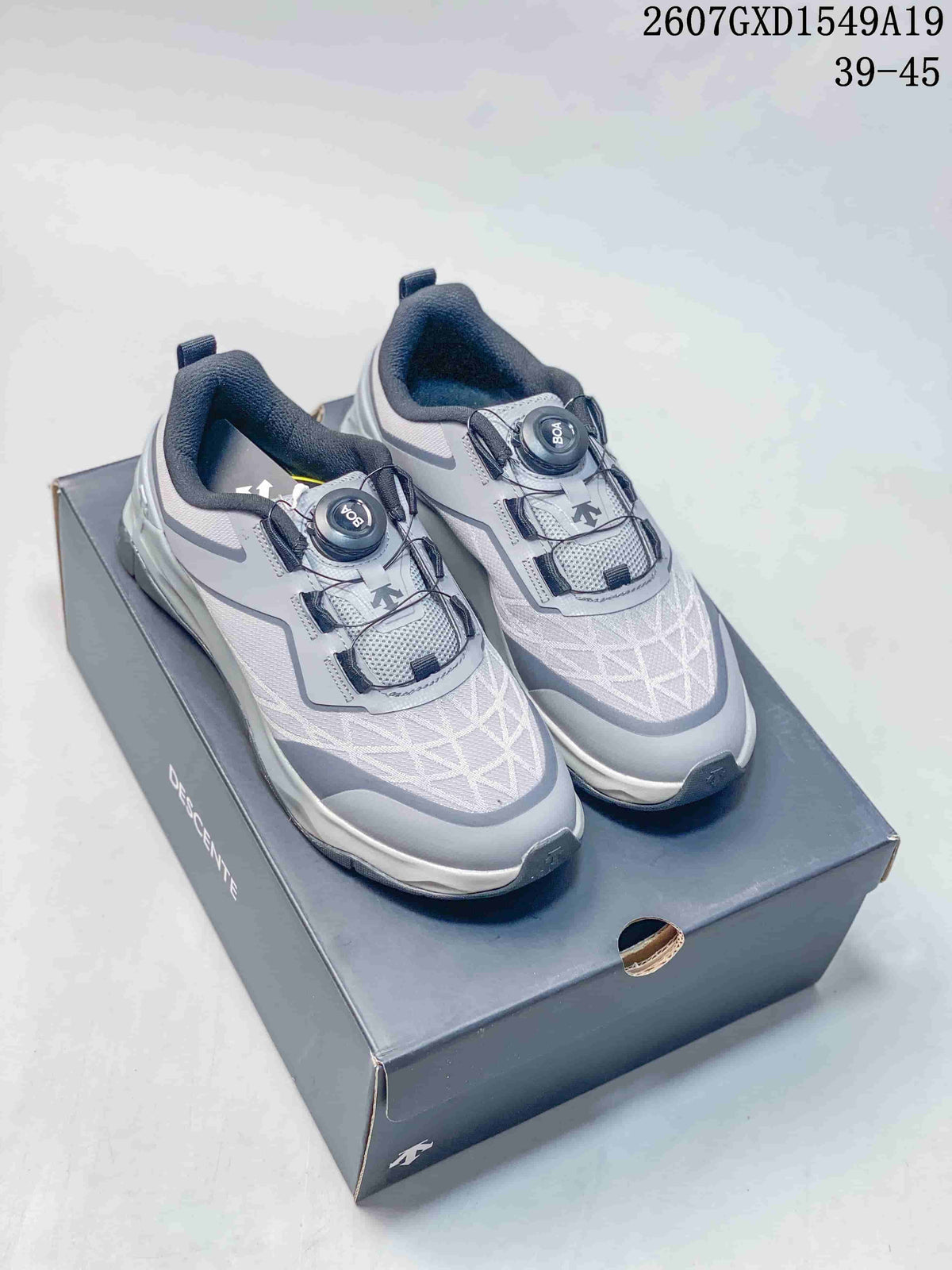 DESCENTE Circuit 2.0 Wire Gray Training Trainers 721490OWE - product image from the listing.