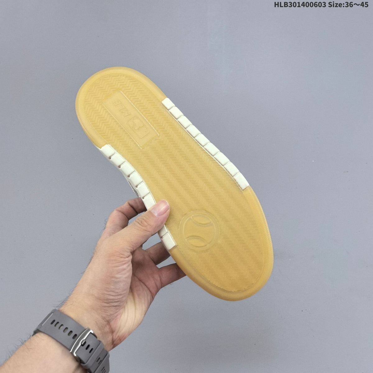 MLB New York Yankees Platform Trainers in Off-White - product image from the listing.