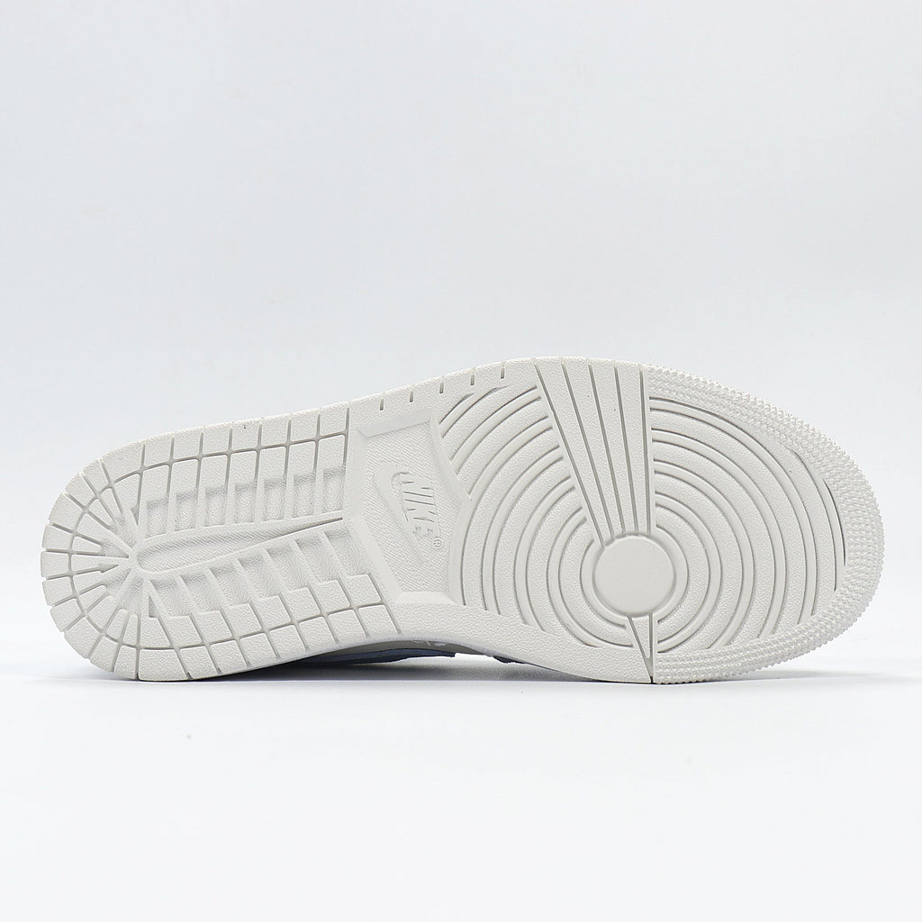Jordan 1 Mid SE Paris Sneakers in Blue DA4666-100 - product image from the listing.