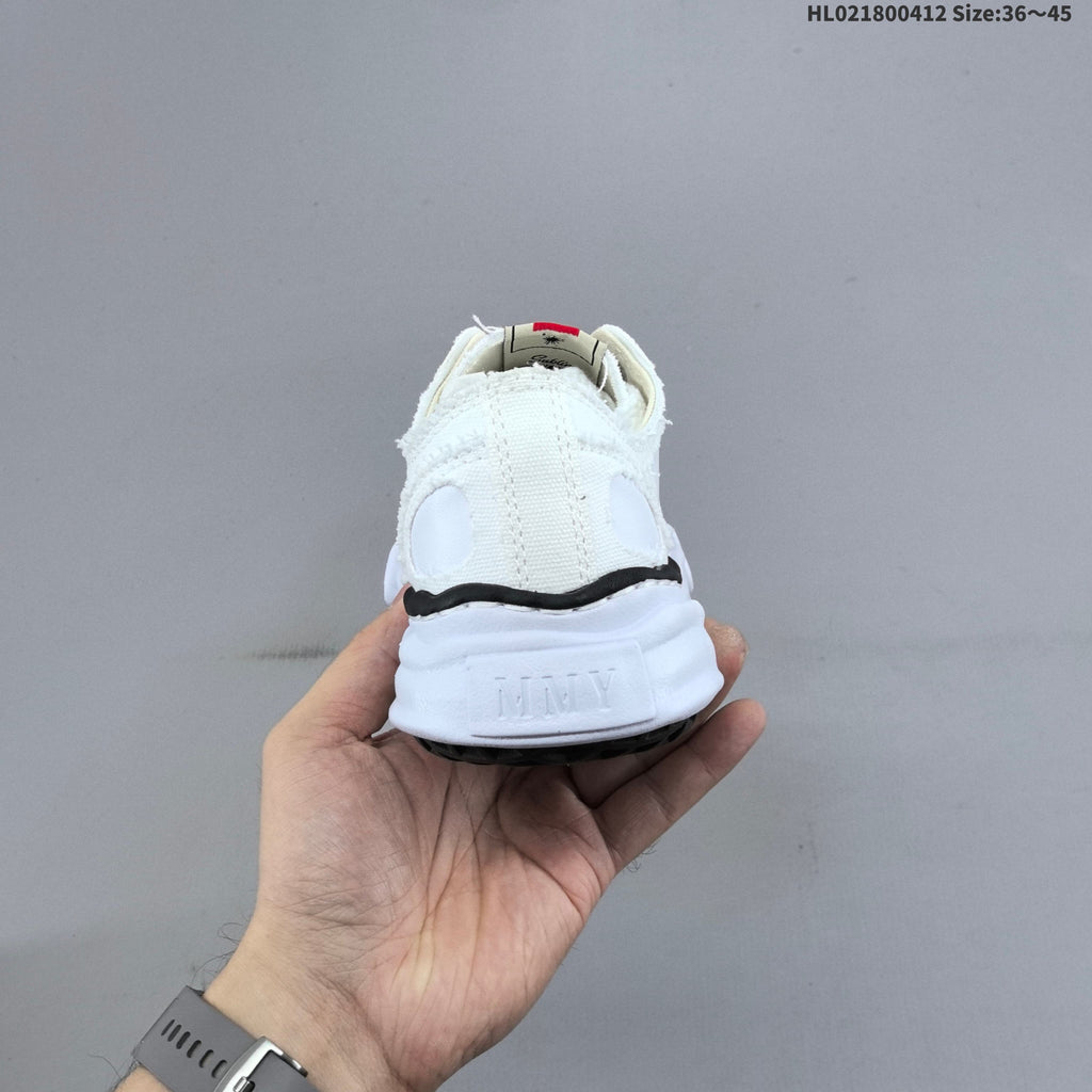 Maison MIHARA YASUHIRO Blakey Low Sneakers, in White - product image from the listing.