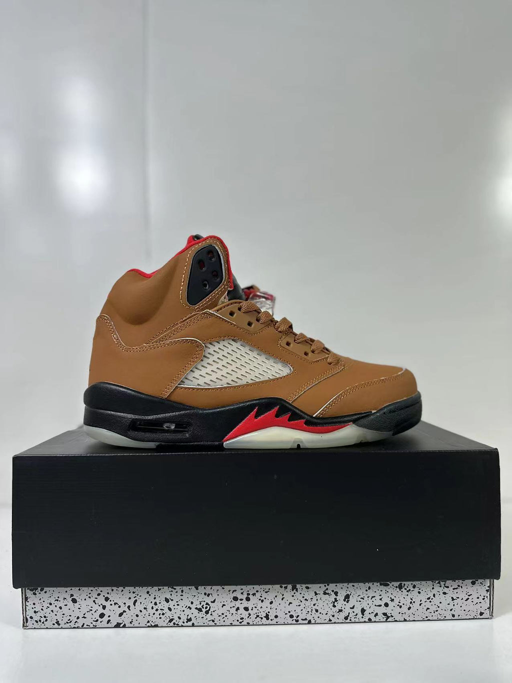 Air Jordan 5 Archaeo Brown High-Top Sneakers DD0587-200 - product image from the listing.