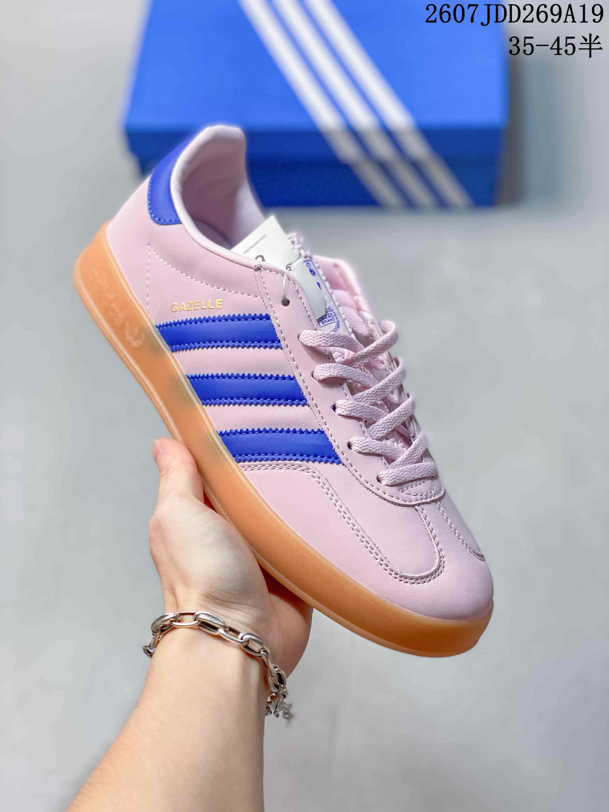 Adidas Originals Gazelle Low-Cut Sneakers JI1371 - product image from the listing.