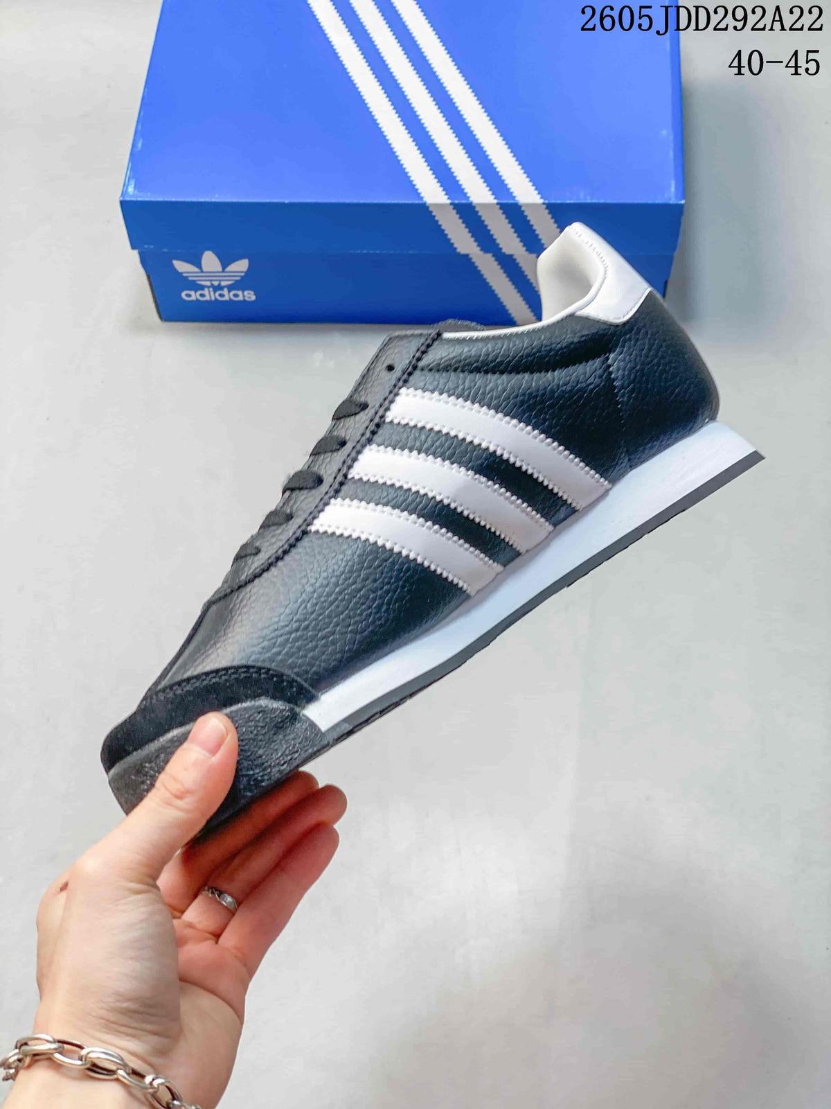adidas Originals Samoa Trainers Dark Gray White 675033 - product image from the listing.