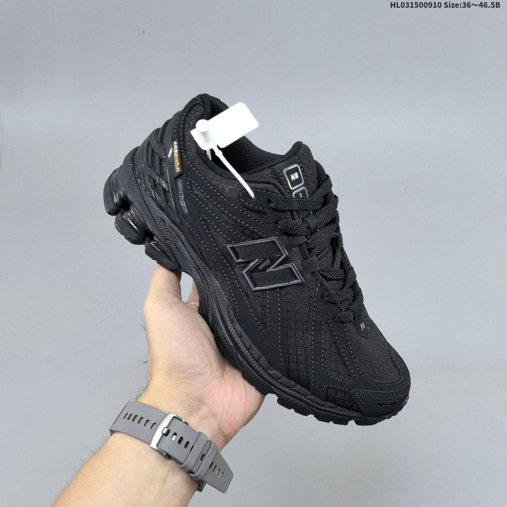 New Balance 1906R Sneakers in Black HL031500910 - product image from the listing.
