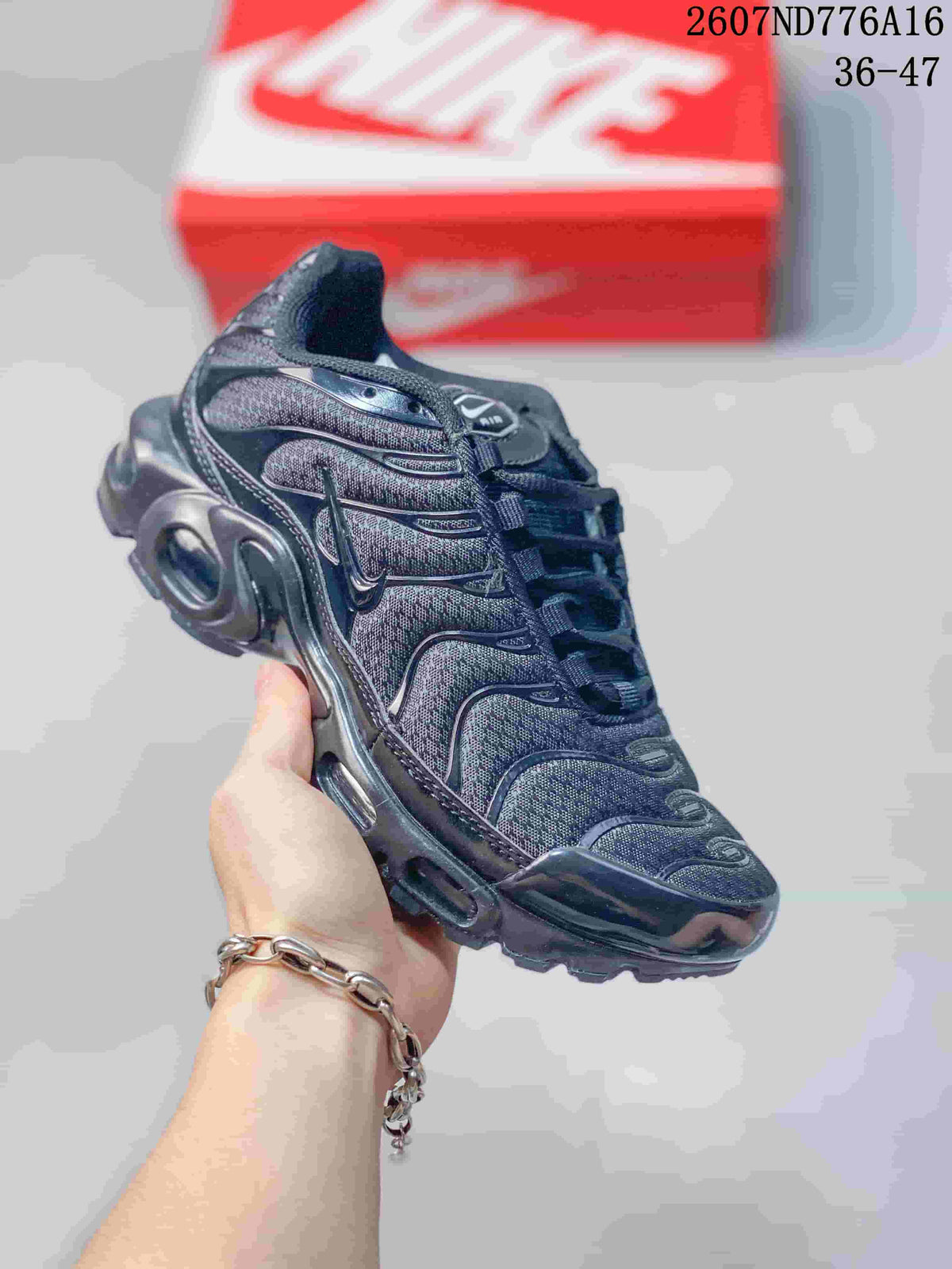Nike Air Max Plus Sneakers in Black 2607ND776A16 - product image from the listing.