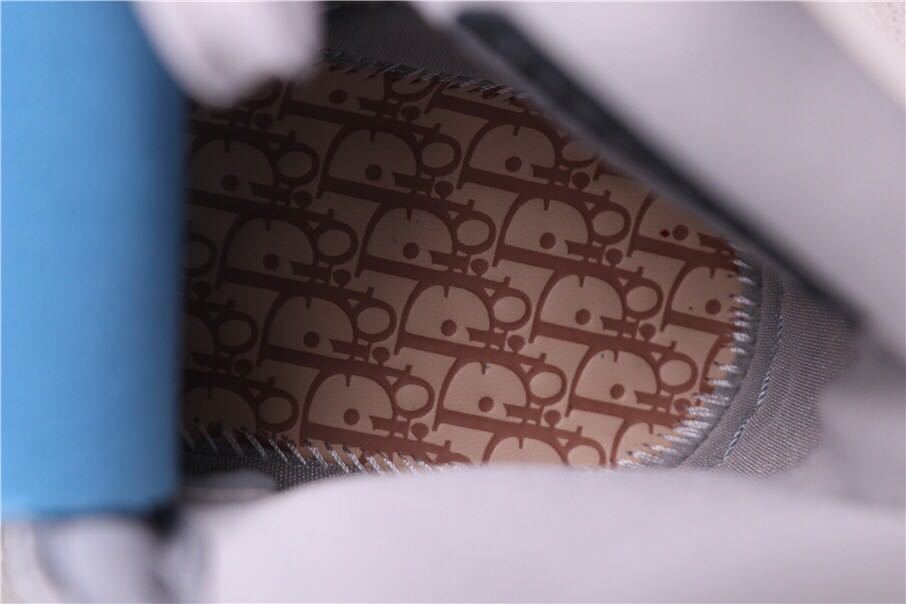 Jordan Dior x Air Jordan 1 Low in Grey White Black CN8608-002 - product image from the listing.