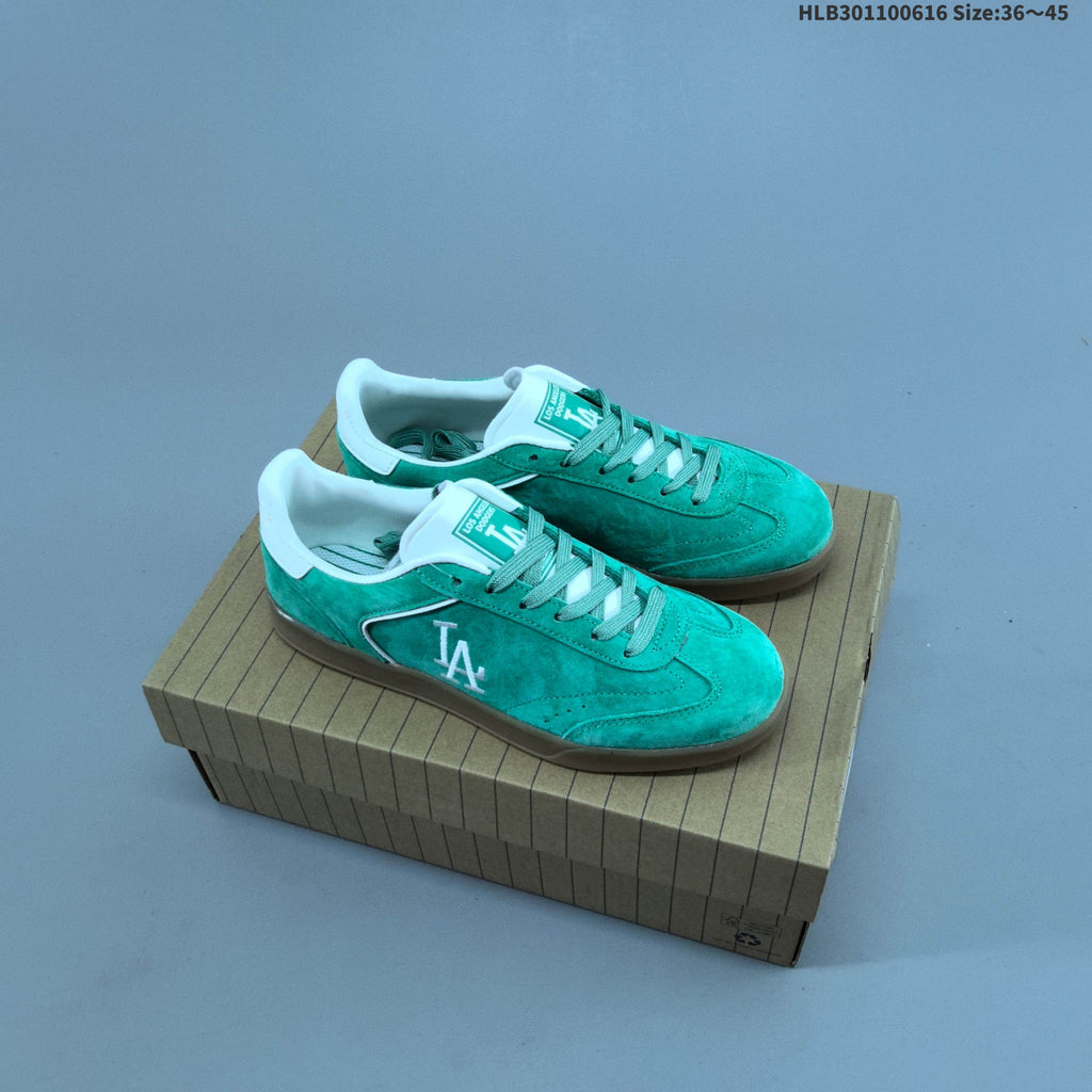 MLB Clubbie Low-Cut Retro Sneakers - product image from the listing.