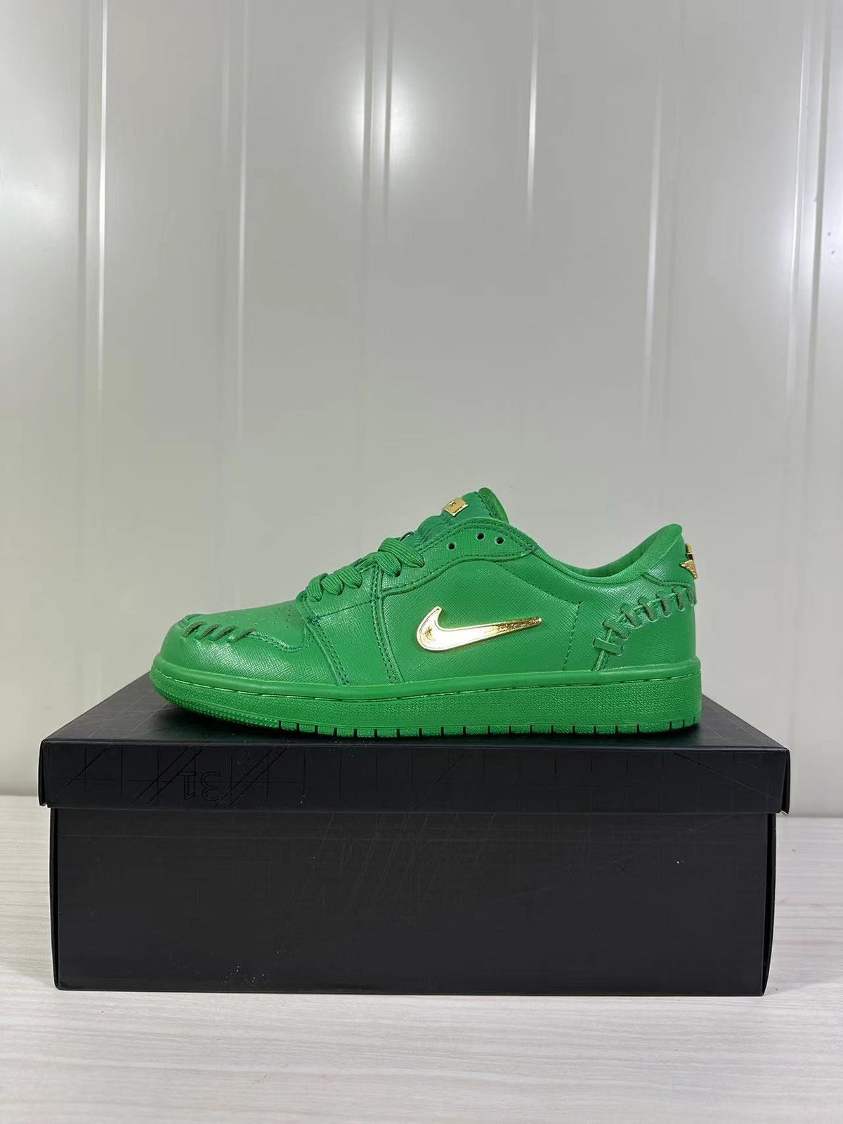 Air Jordan 1 Low Green FN5032-300 Sneakers - product image from the listing.
