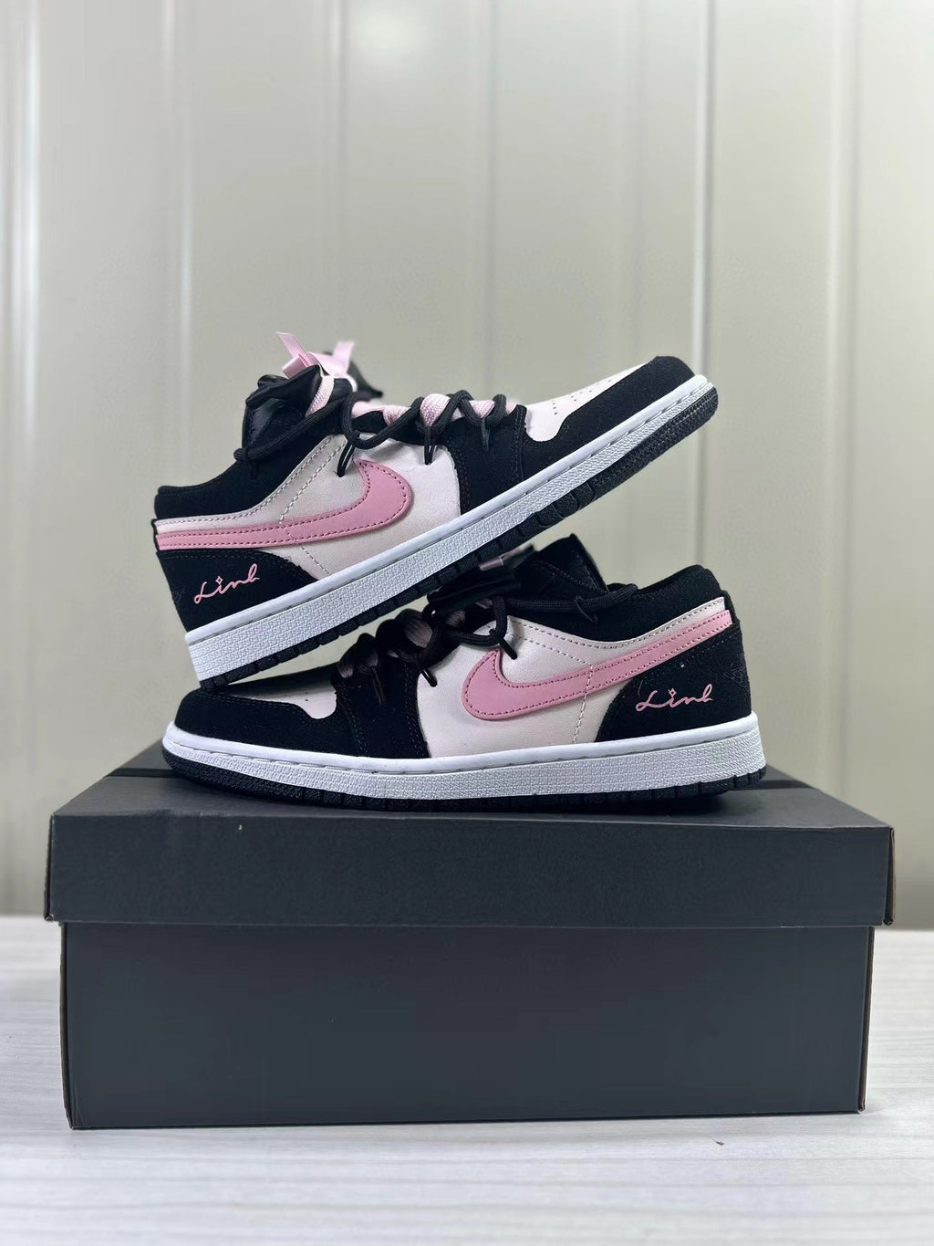 Air Jordan 1 Low Black Pink GS DX4374-008 - product image from the listing.