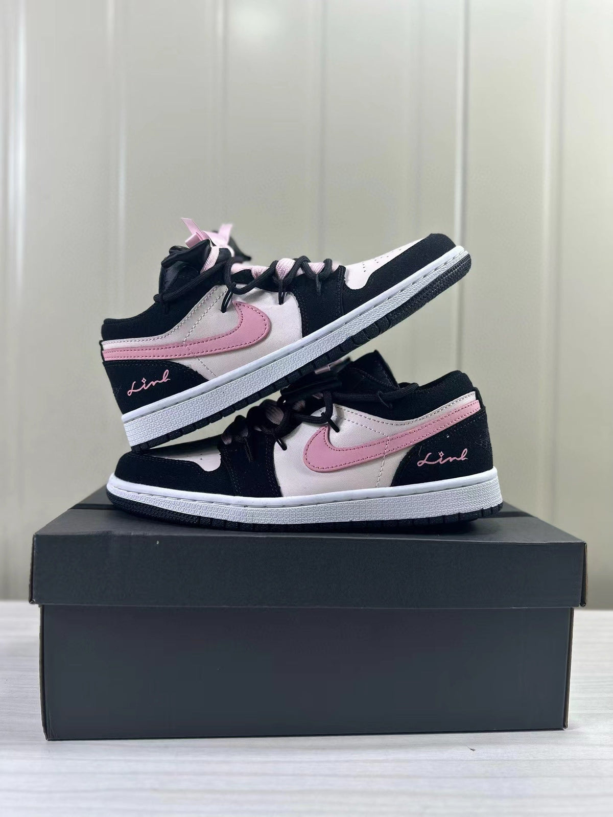 Air Jordan 1 Low Black Pink GS DX4374-008 - product image from the listing.