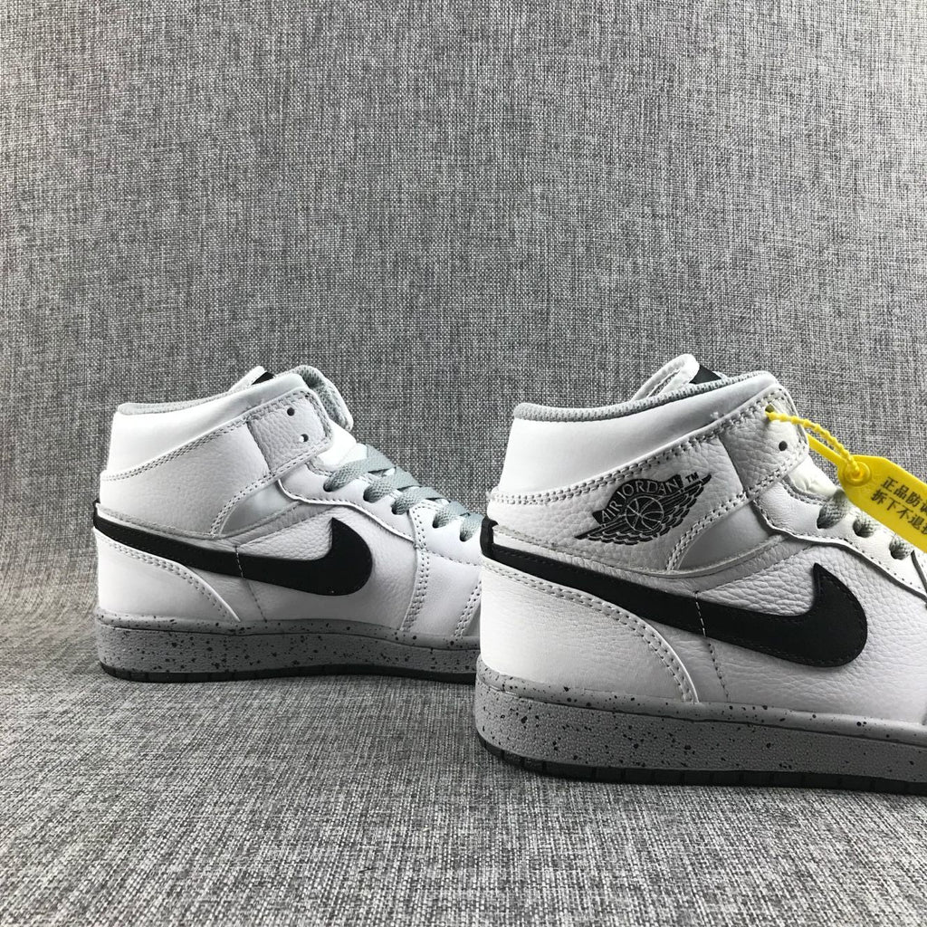 White Grey Dot Sneakers - Air Jordan 1 Retro High OG - product image from the listing.