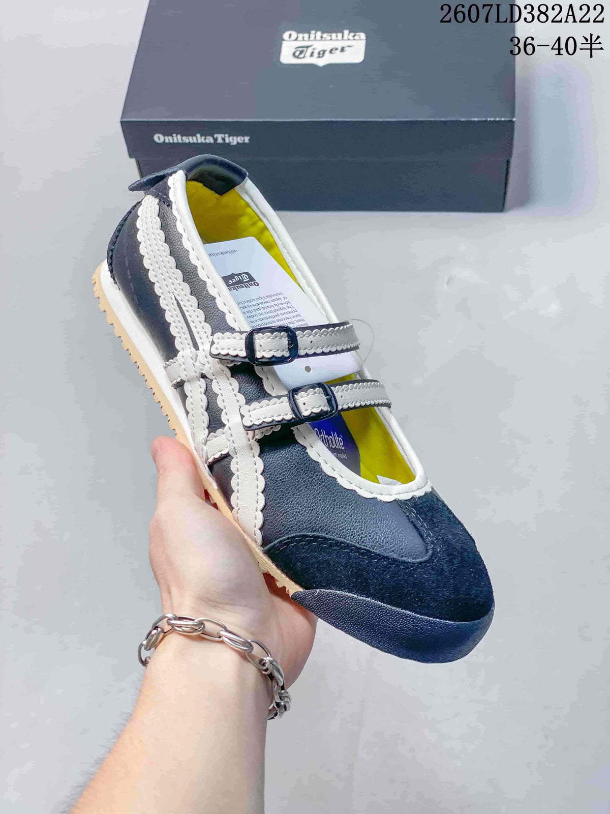 Onitsuka Tiger MEXICO 66 TGRS Low-Cut Shoes - product image from the listing.