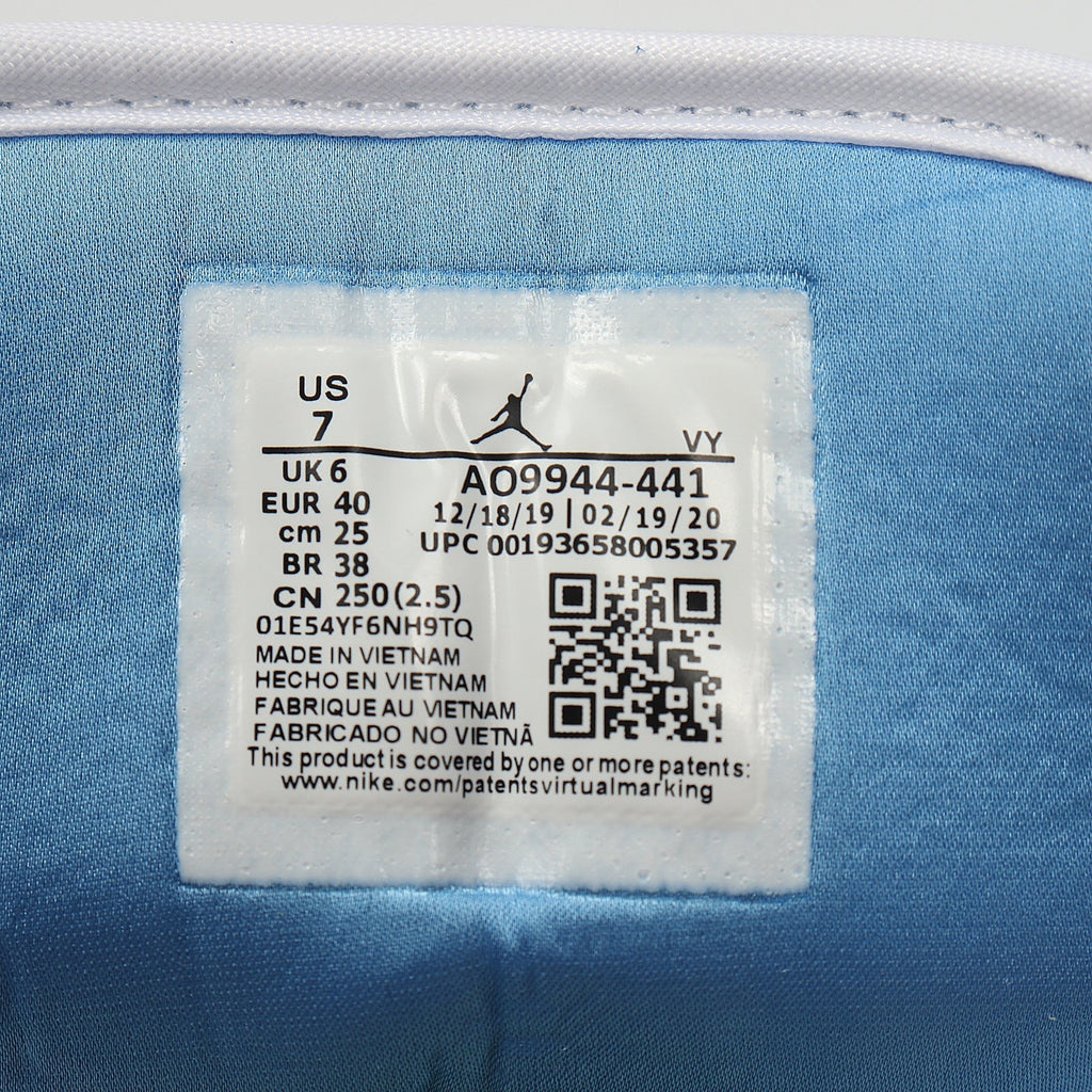 Nike Dunk Low North Carolina Sneakers in Blue AO9944-441 - product image from the listing.