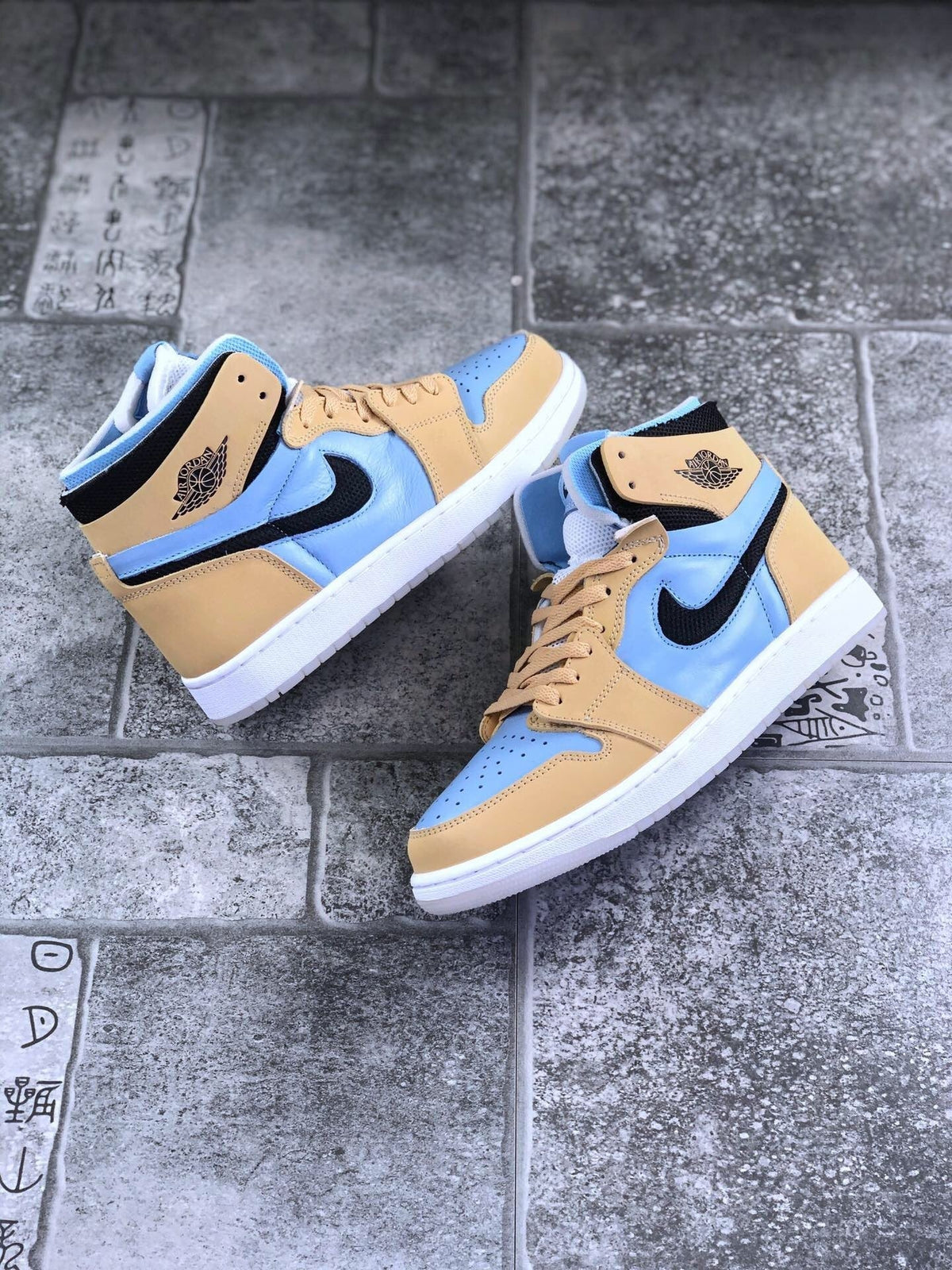 Air Jordan 1 Zoom CMFT Blue Tan Sneakers CT0979-400 - product image from the listing.