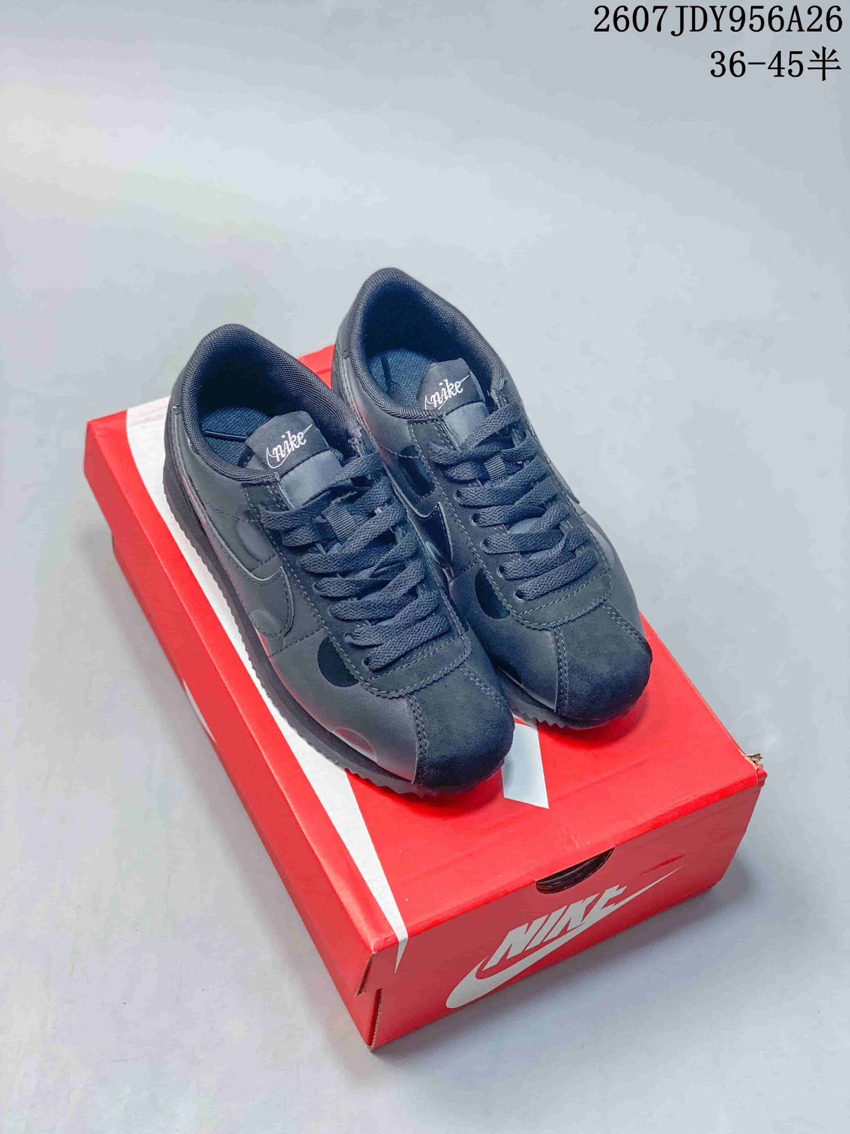 Nike Classic Cortez Sneakers White or in Black 2607JDY956A26 - product image from the listing.