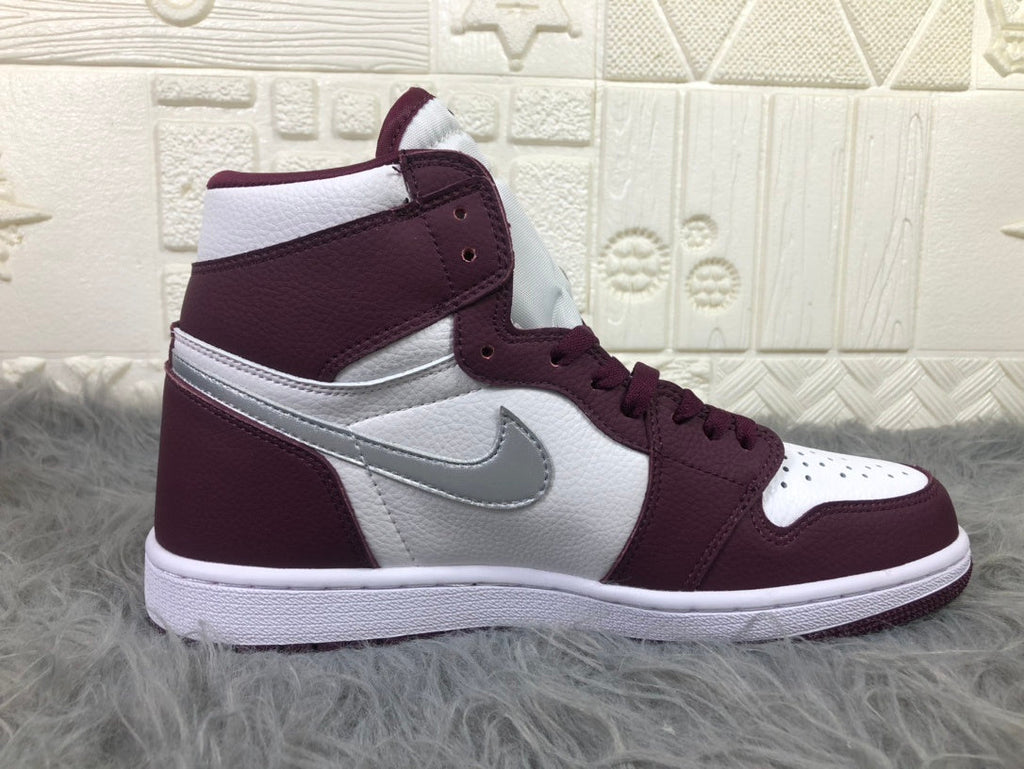 Nike Air Jordan 1 Retro High OG Sneakers in Bordeaux 555088-611 - product image from the listing.