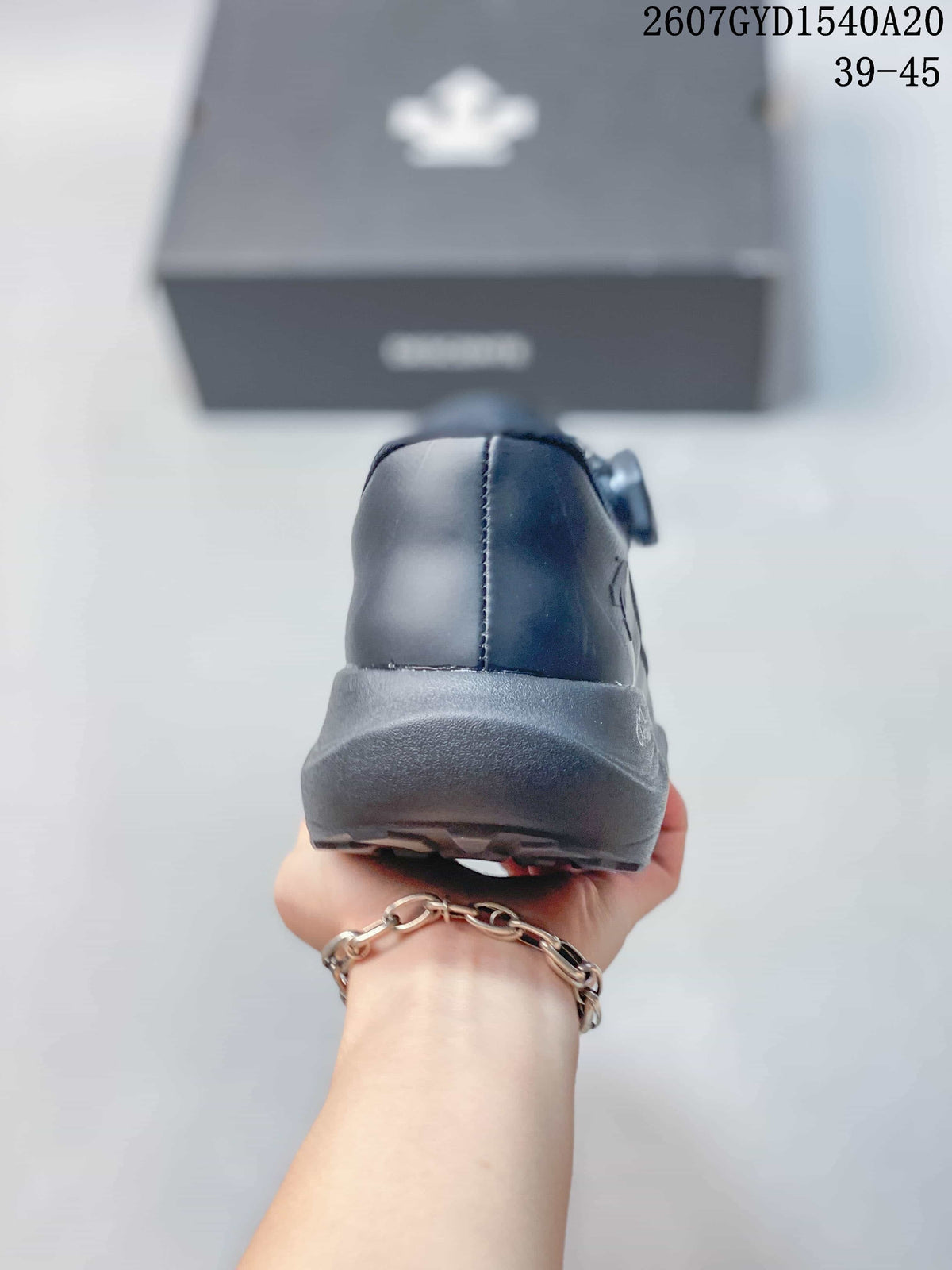 Descente Dualis MTN Ridge Wire Sneakers in Black 2607GYD1540A20 - product image from the listing.
