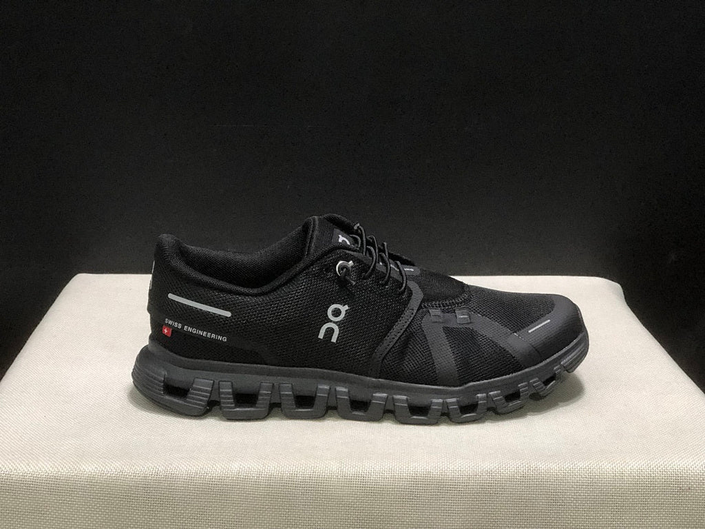 On Cloud 6 Sneakers in Black - product image from the listing.