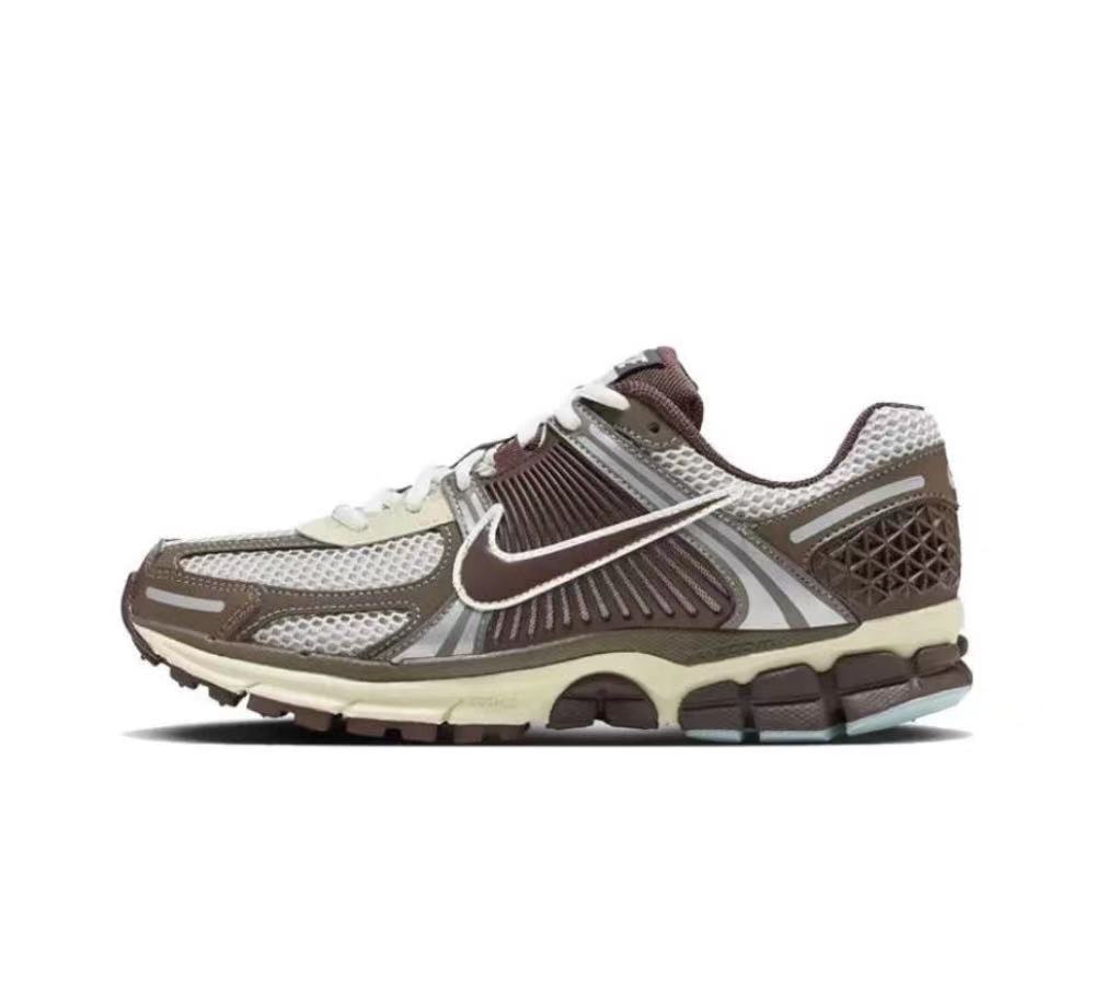 Nike Zoom Vomero 5 Trainers FD9920-022 - product image from the listing.