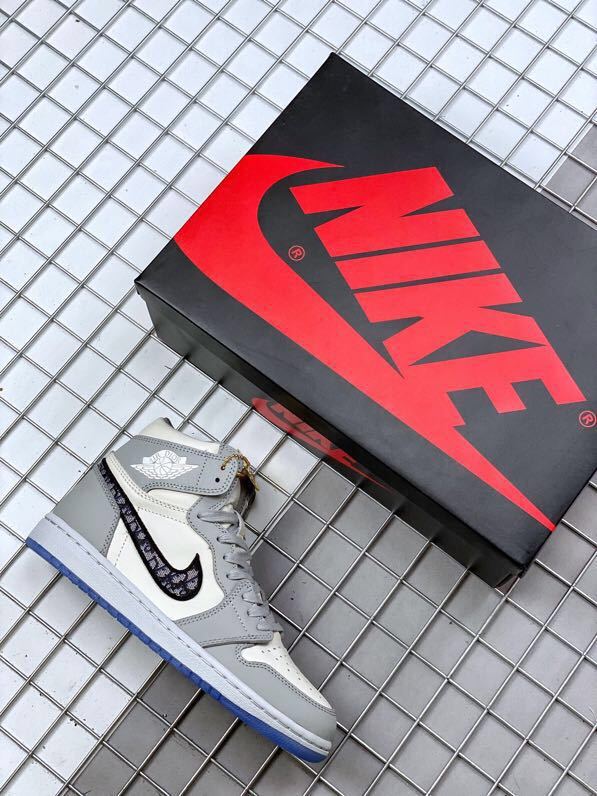 Dior x Air Jordan 1 High OG Trainers CN8607-002 - product image from the listing.