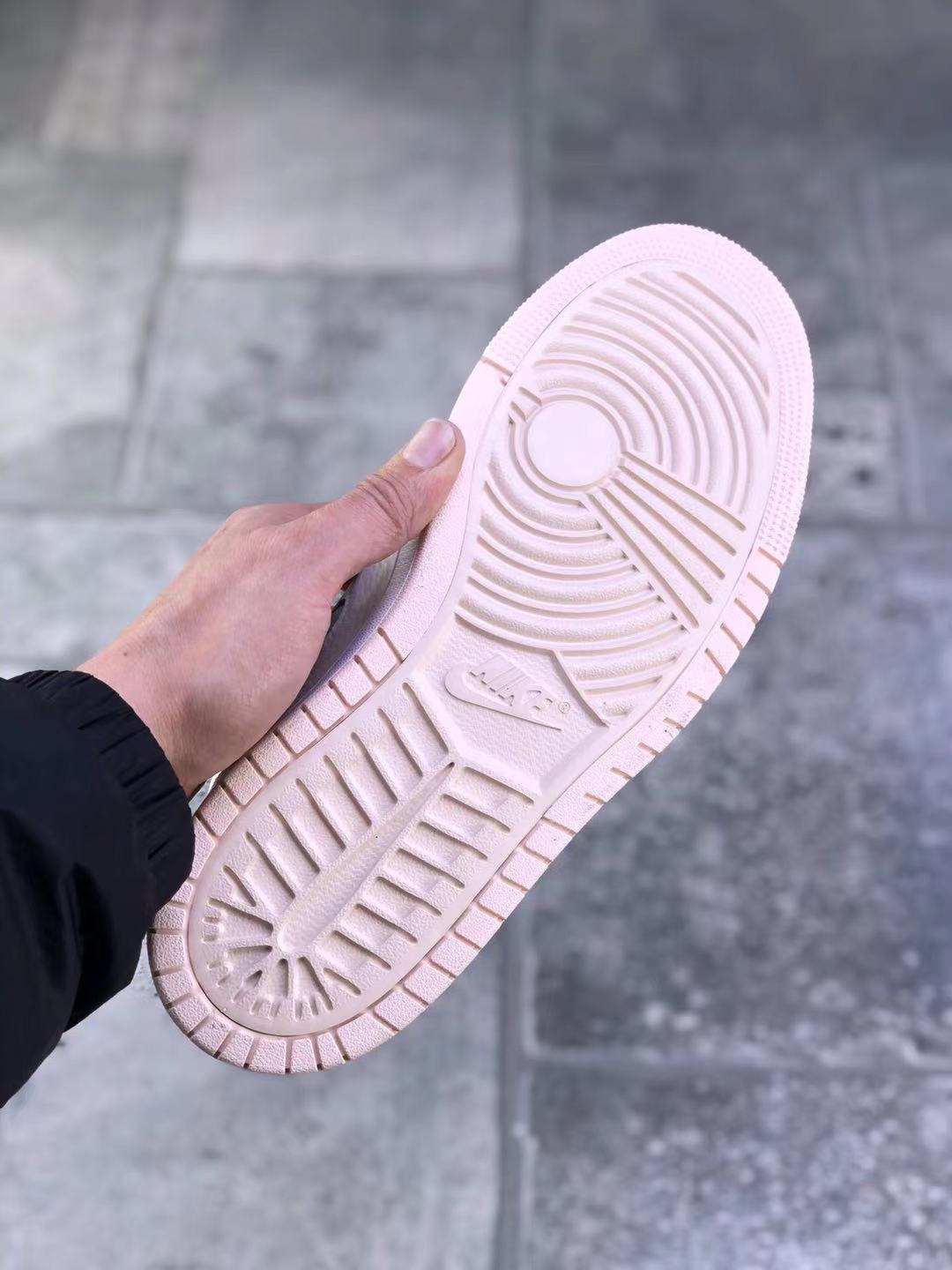 Pearl White CT0979-107 Sneakers - Nike Air Jordan 1 High - product image from the listing.