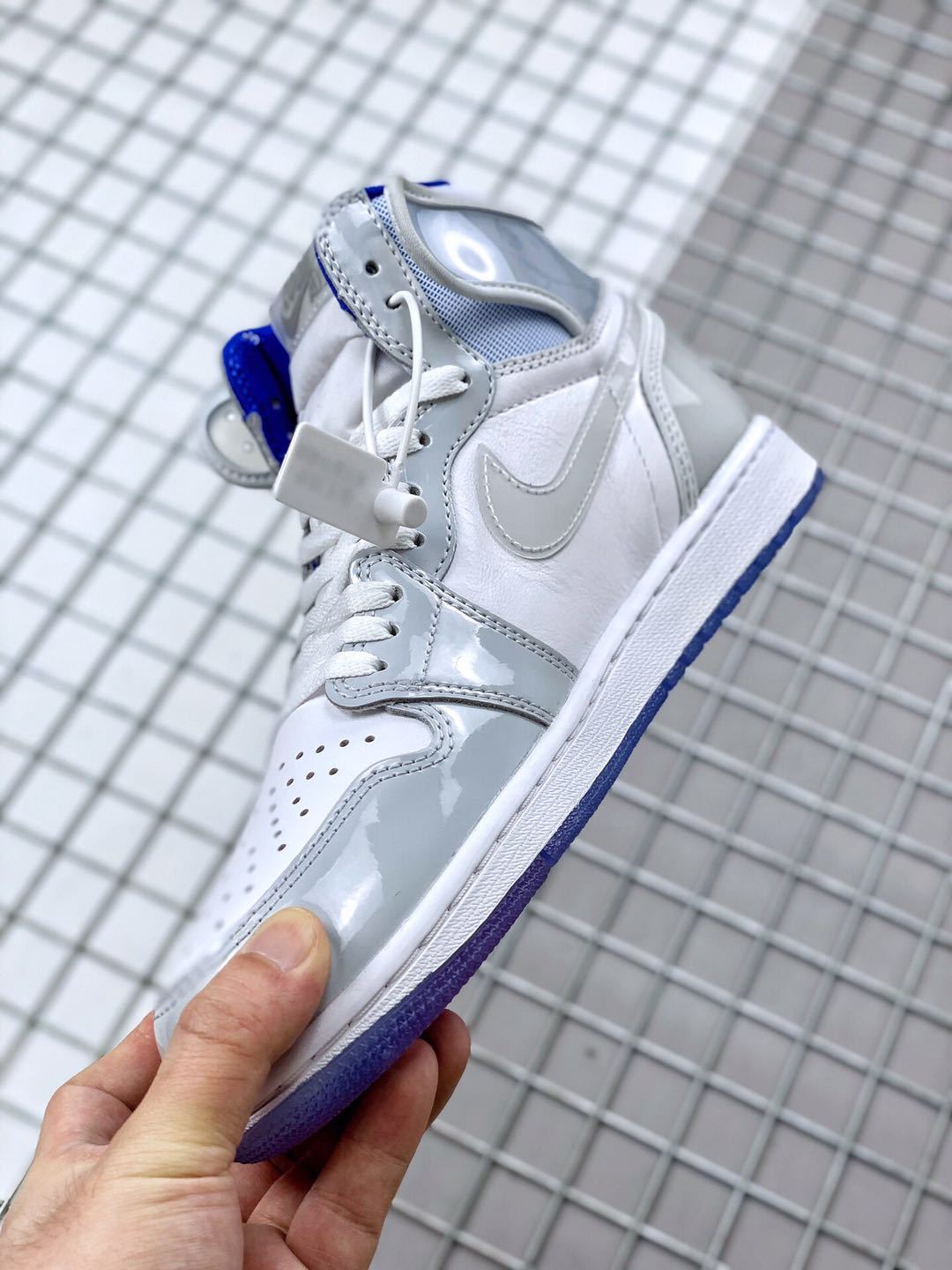 Air Jordan 1 High Zoom R2T Sneakers White Grey Blue - product image from the listing.