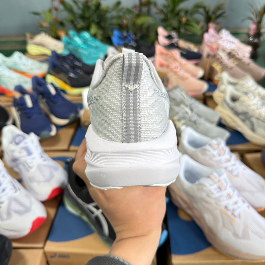ASICS NOVABLAST 5 LE Running Shoes in White - product image from the listing.