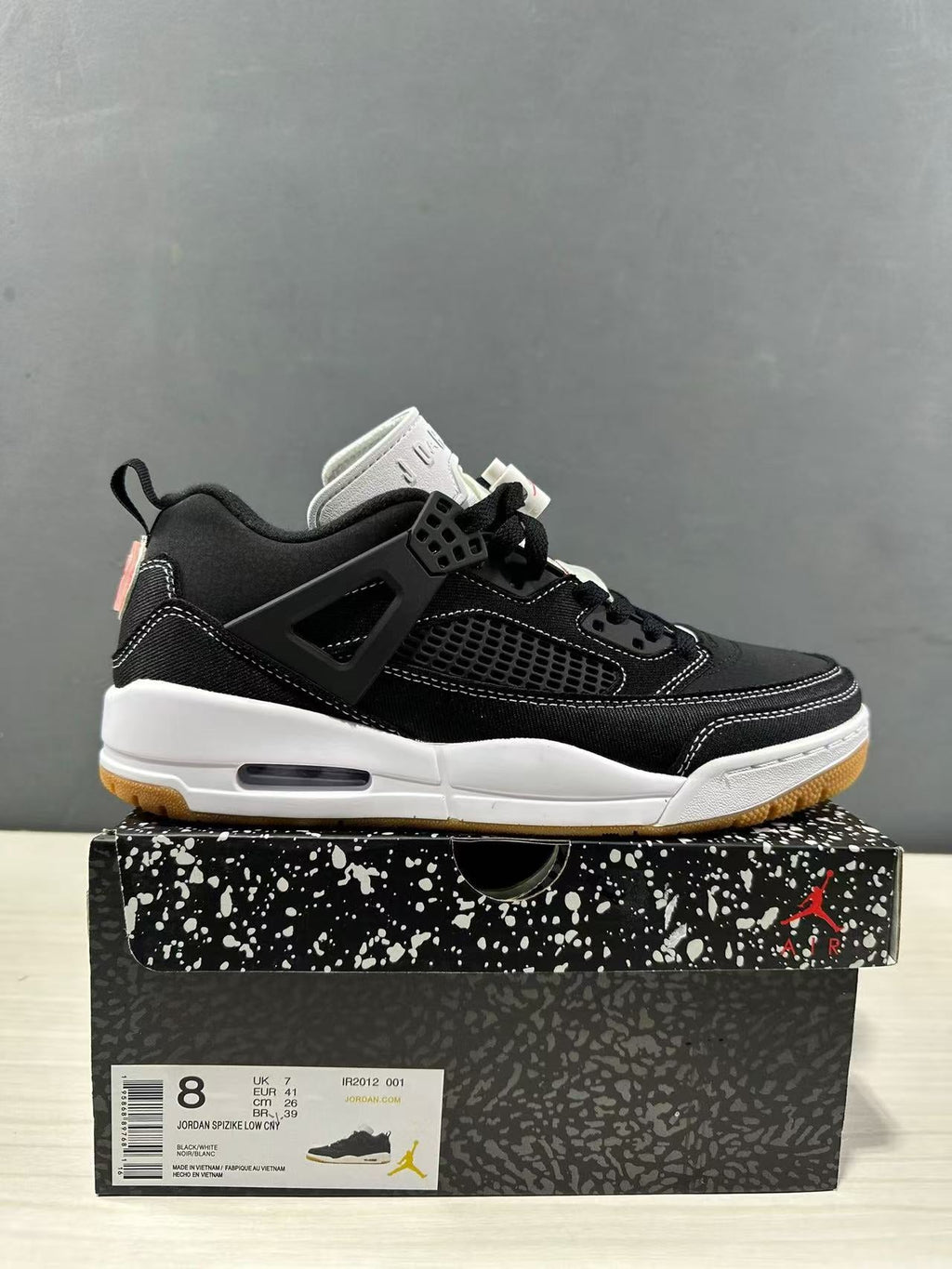 Air Jordan Spizike Low Black White IR2012-001 - product image from the listing.