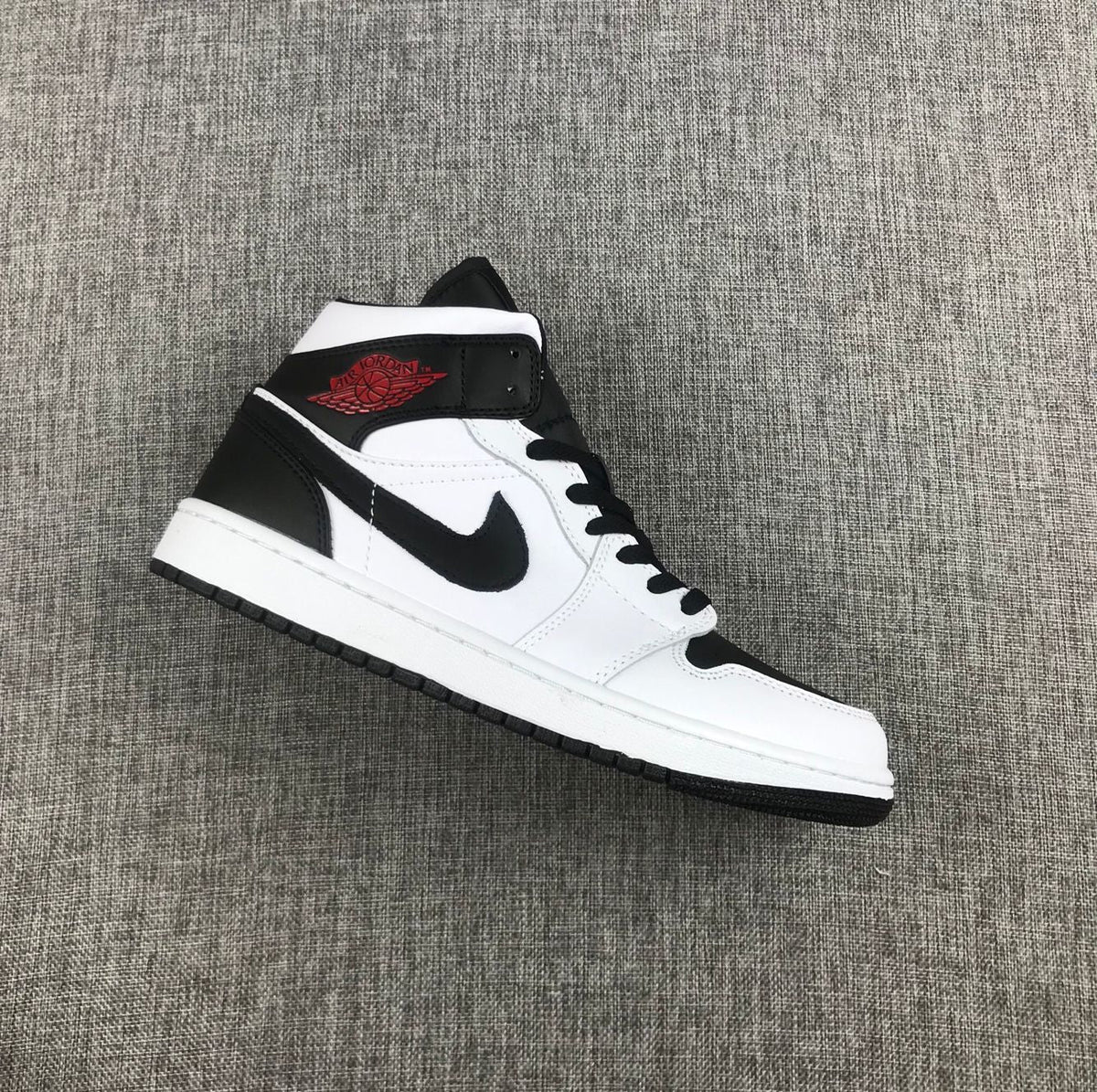 Jordan 1 Mid Reverse Black Toe Sneakers in Black and White BQ6472-101 - product image from the listing.