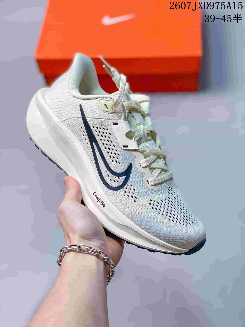Nike Quest 6 Low-Top Sneakers for Running - product image from the listing.