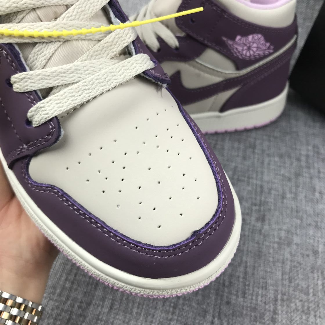 Air Jordan 1 Retro High OG Sneakers in White Purple - product image from the listing.