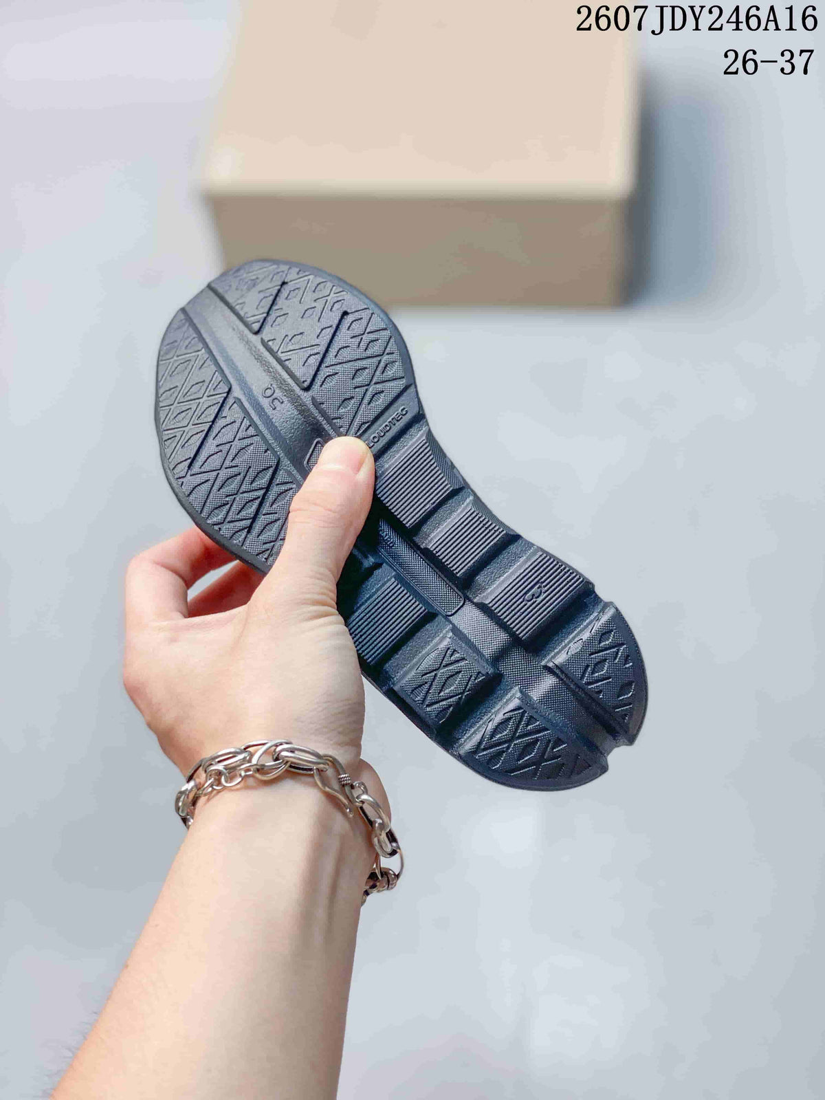 On Cloudstratus 3 Kids' Sneakers in Dark Gray - product image from the listing.