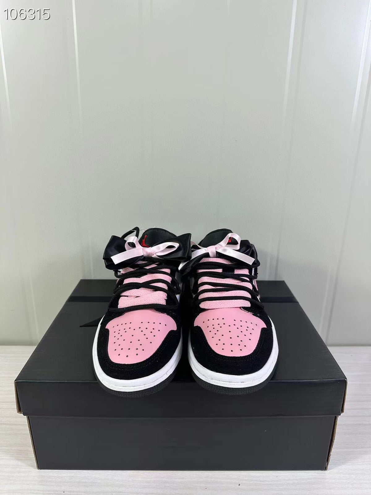 Air Jordan 1 Low GS Black Pink DX4374-008 - product image from the listing.