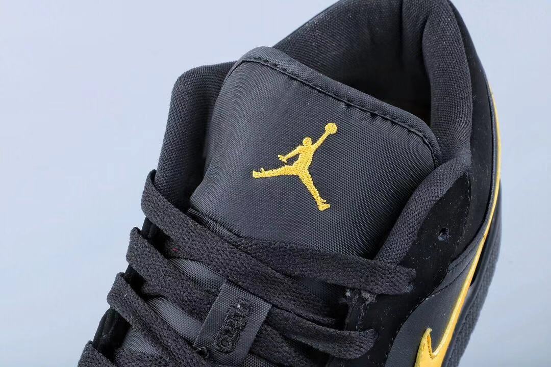 Black and Yellow Sneakers 071 - Jordan 1 Low - product image from the listing.