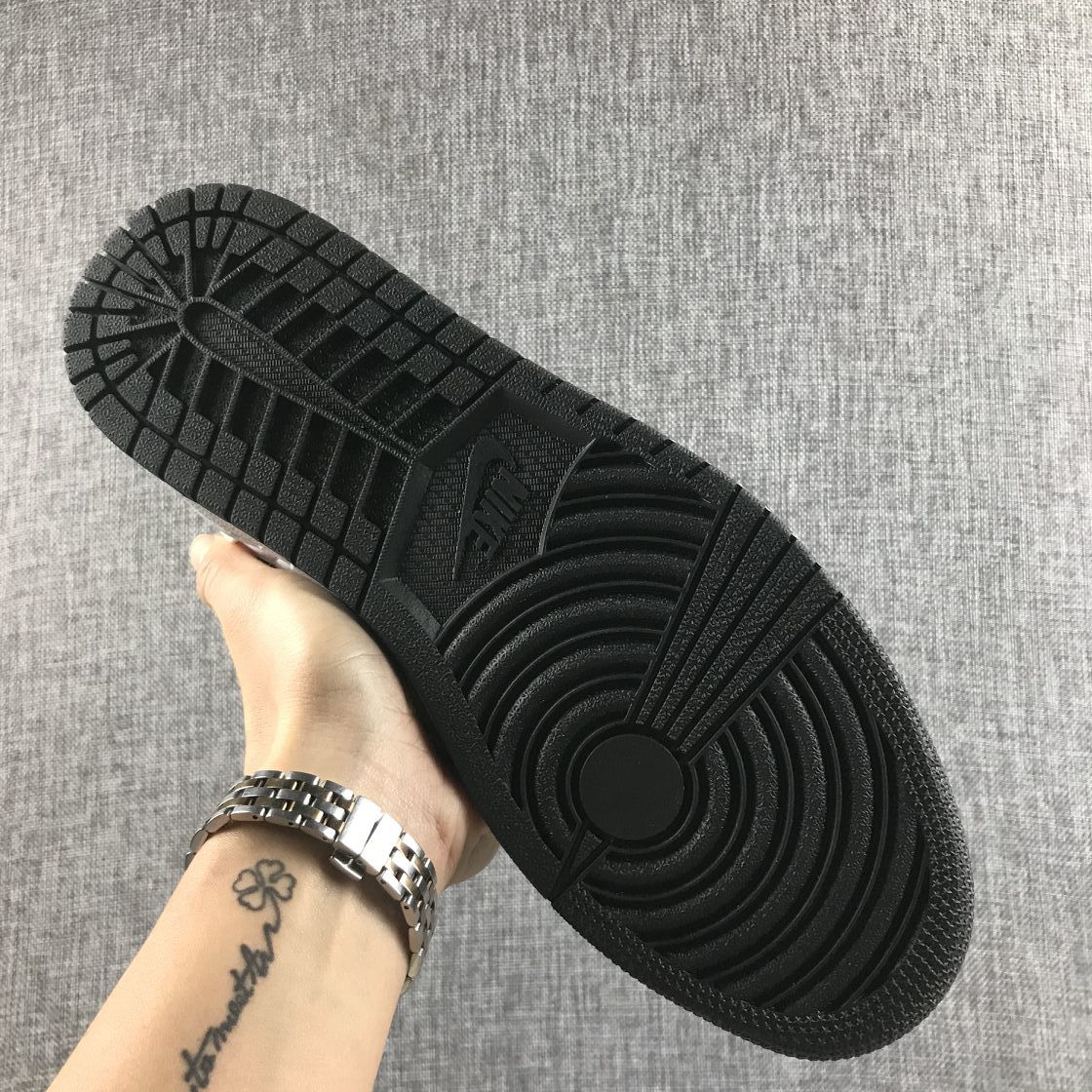 White Grey Dot Sneakers - Air Jordan 1 Retro High OG - product image from the listing.