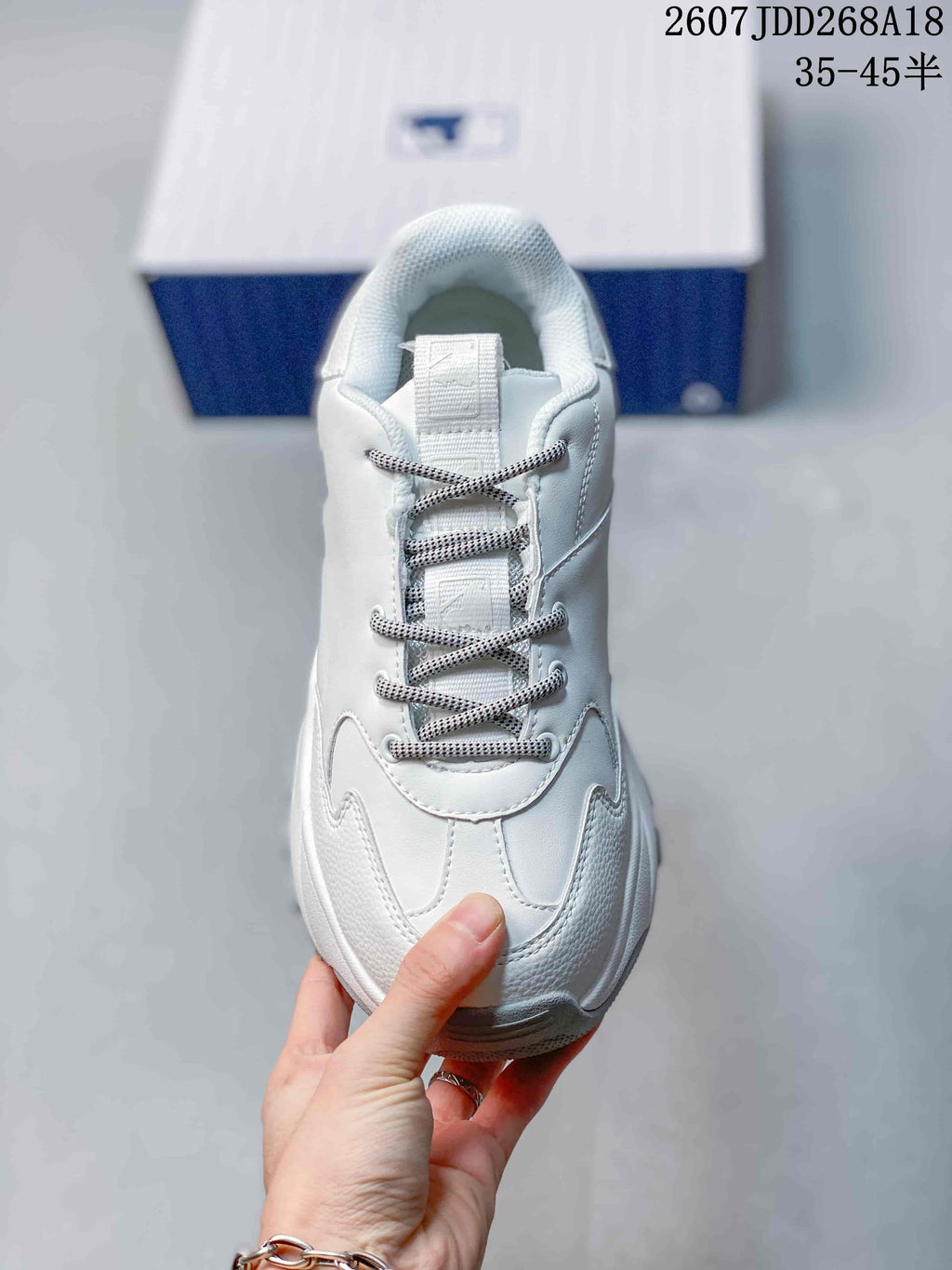 MLB Bigball Chunky White Dodgers Low-Cut Sneakers 2607JDD268A18 - product image from the listing.