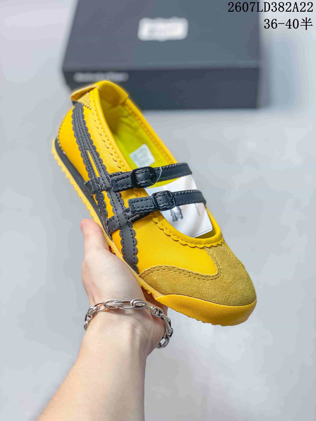 Onitsuka Tiger MEXICO 66 TGRS Low-Cut Shoes - product image from the listing.
