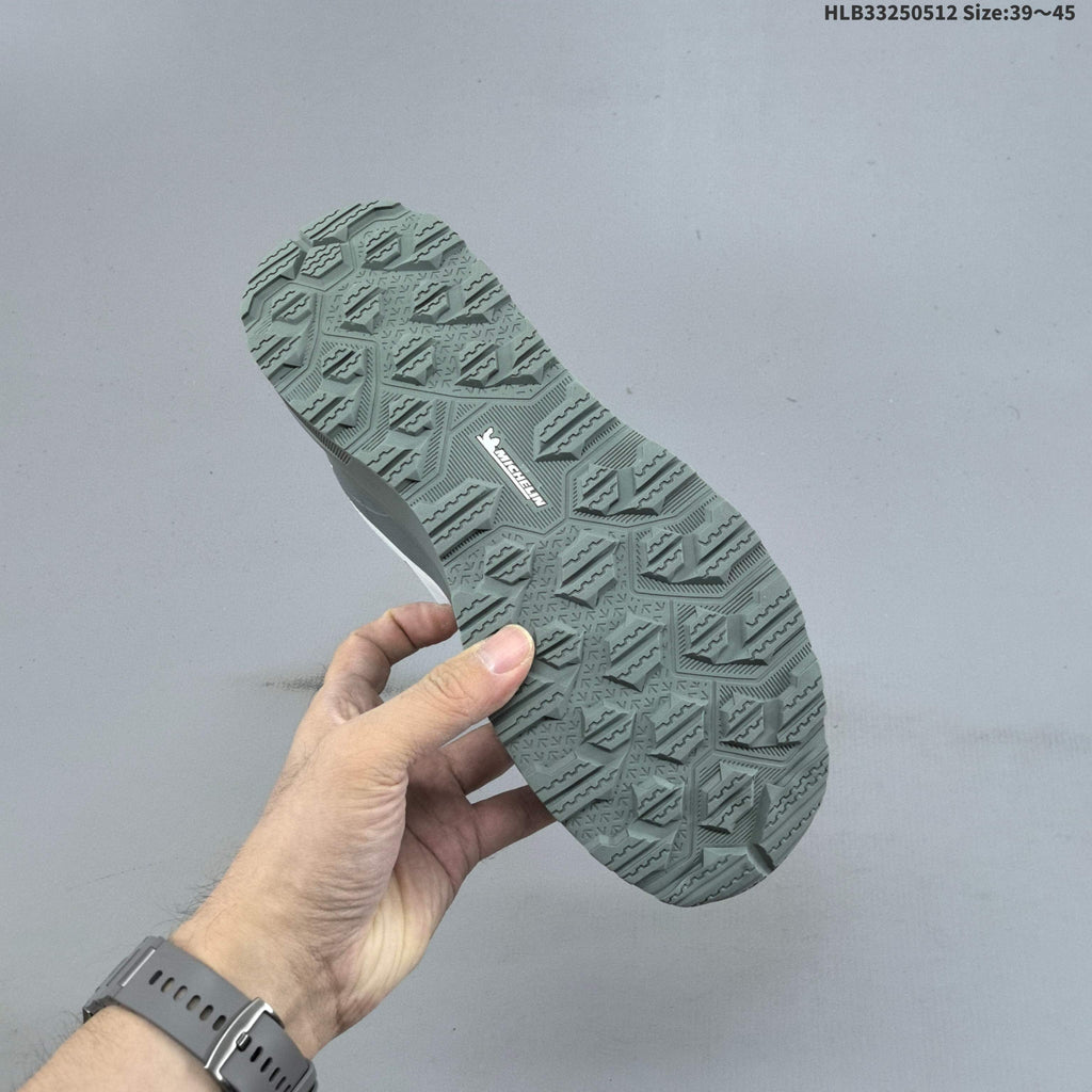 DESCENTE Circuit LTR Wire 2.0 Sneakers in White Grey - product image from the listing.