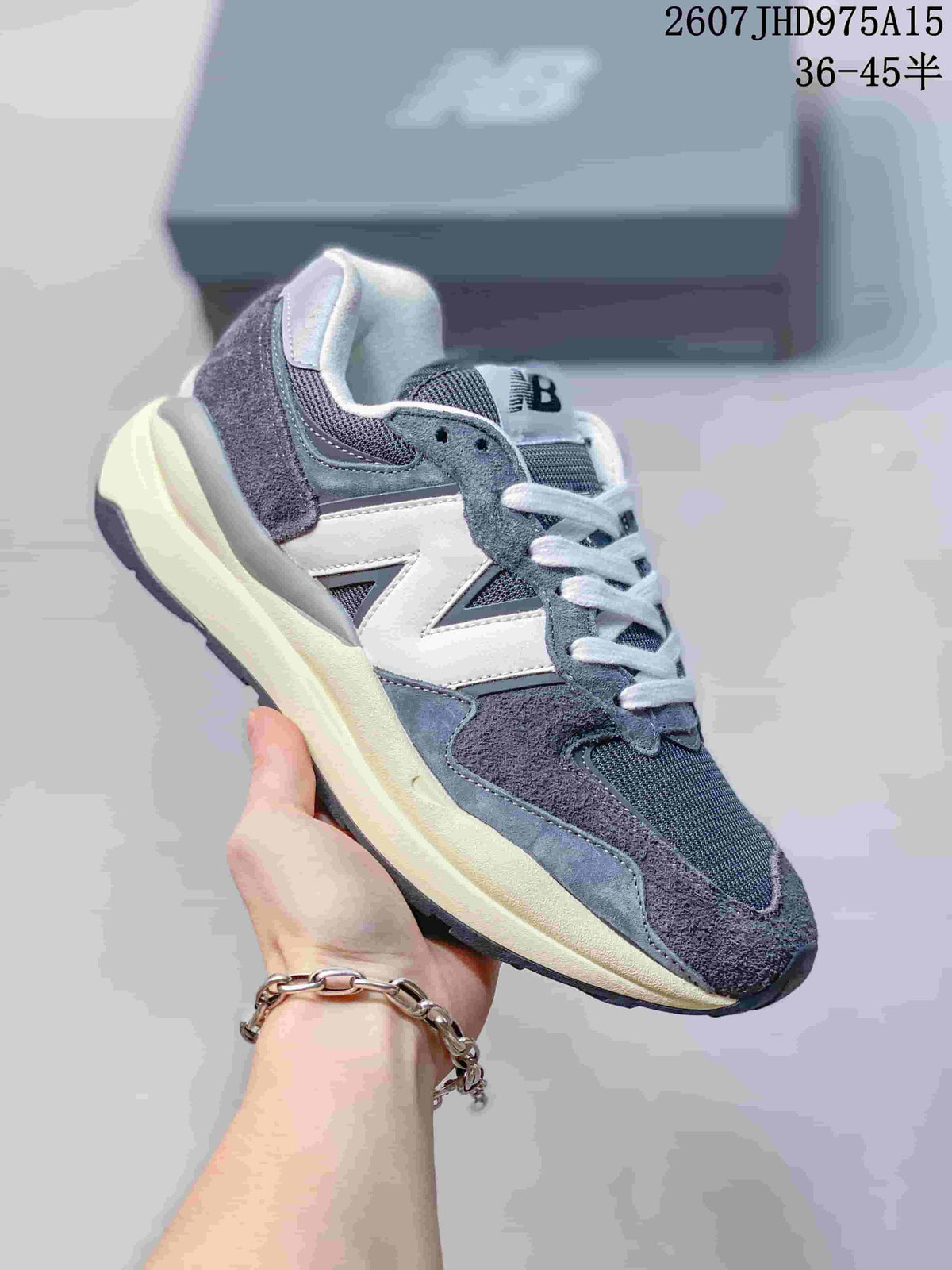 New Balance 5740 Trainers M5740VLB - product image from the listing.