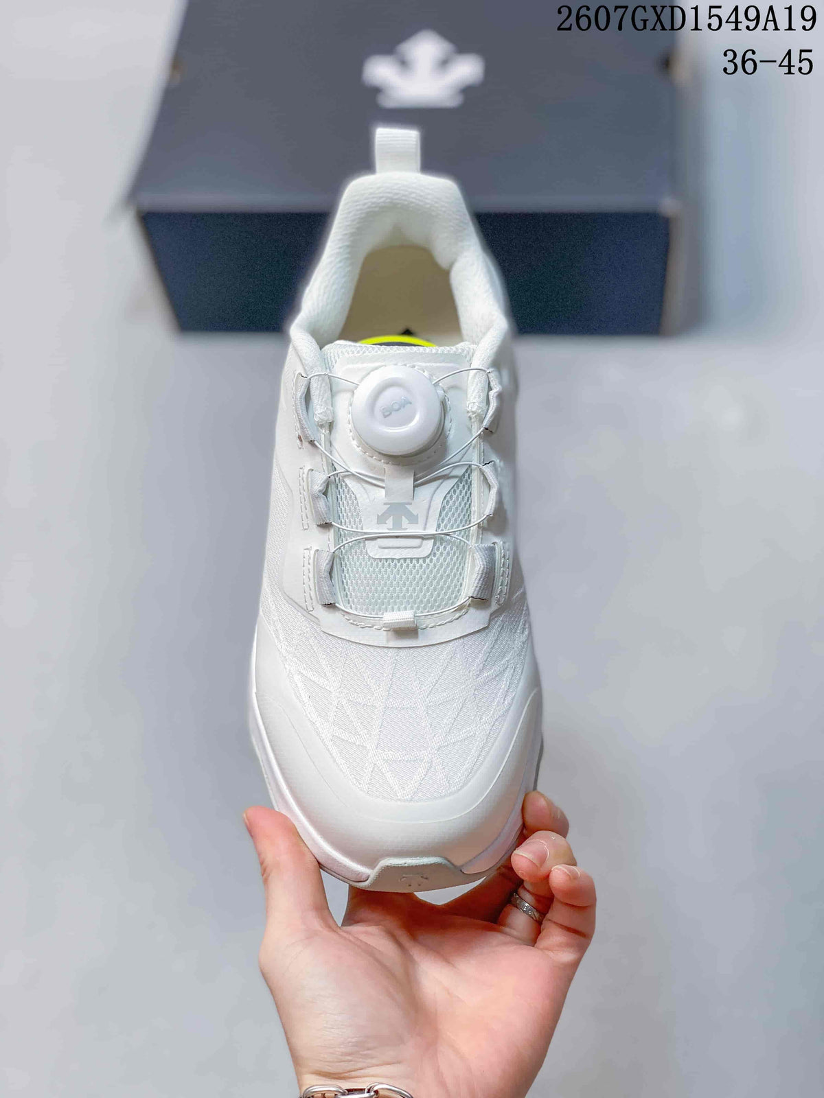 DESCENTE Circuit 2.0 Wire White Training Trainers 721490OWE - product image from the listing.