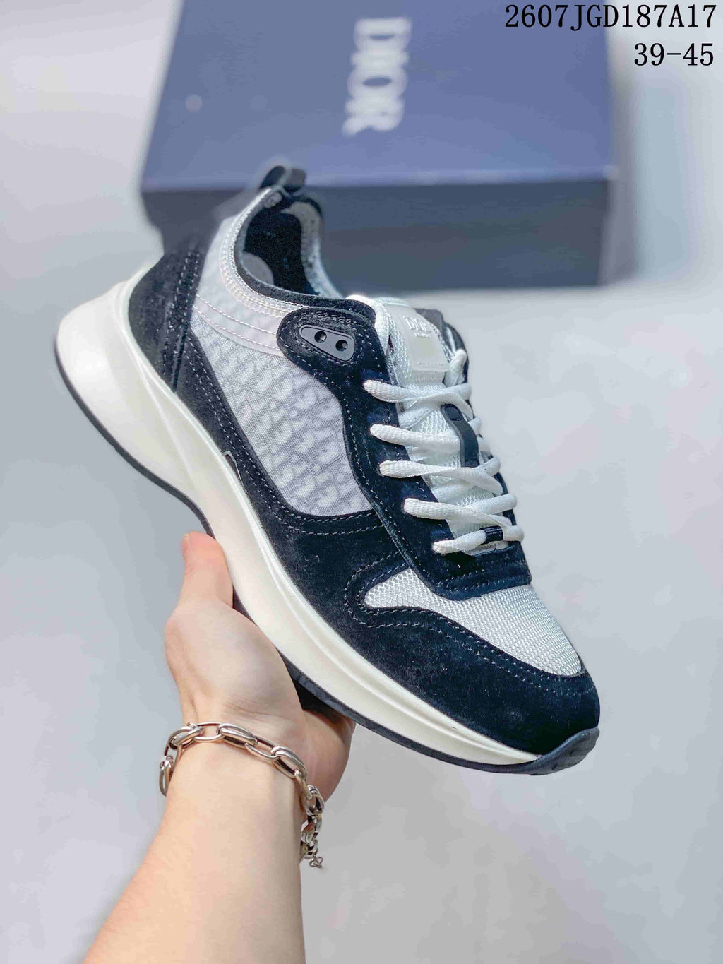 Dior B25 Runner Low-Cut Sneakers 07JGD187A17 - product image from the listing.