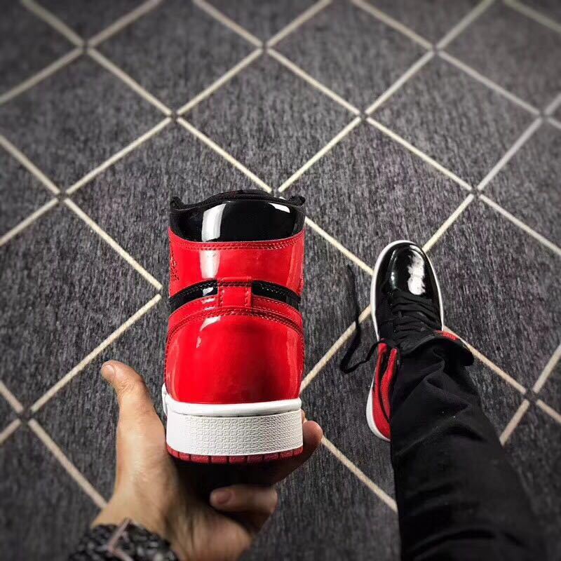 Black Red Mirror-Effect Sneakers - Jordan 1 High - product image from the listing.