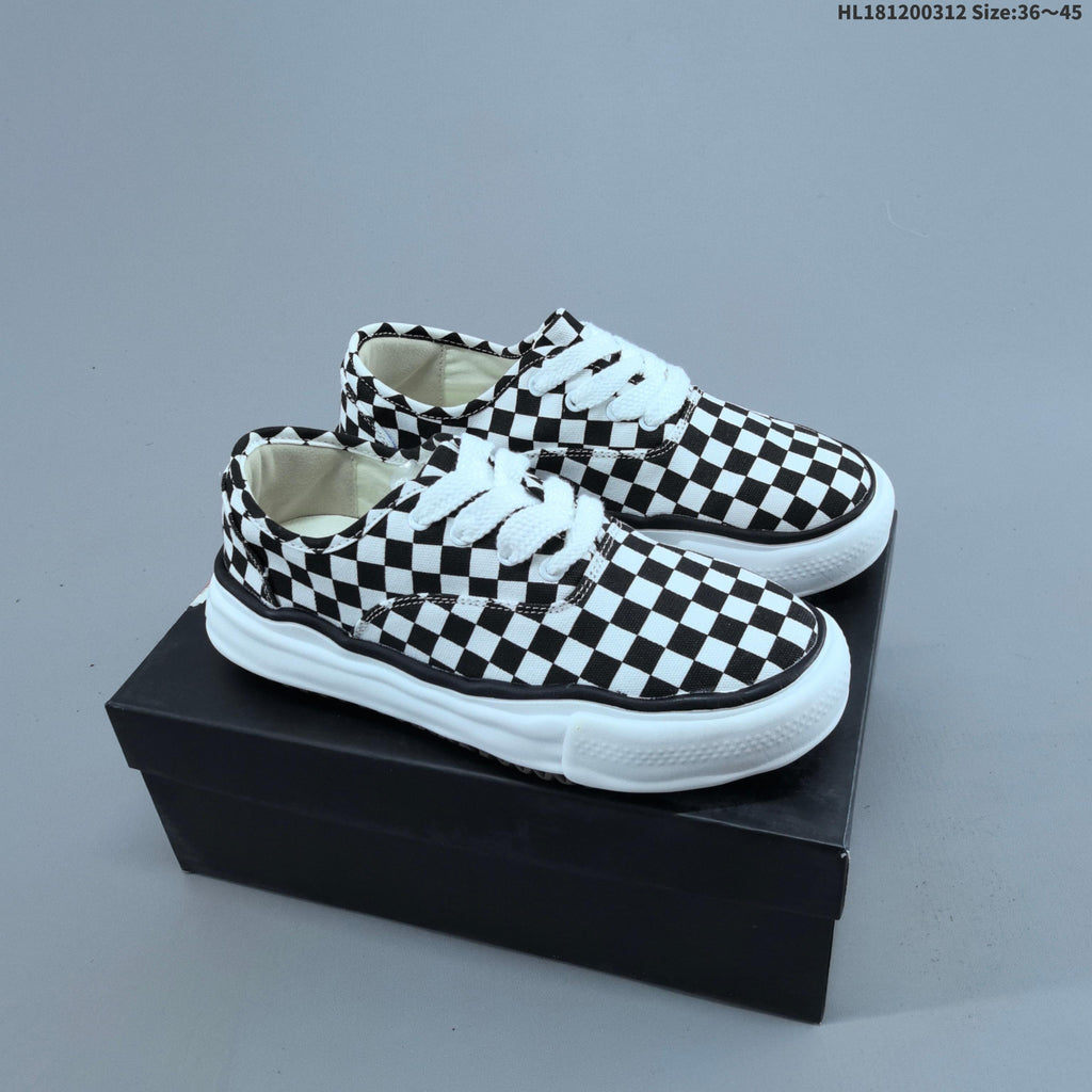 Maison MIHARA YASUHIRO Original Sole Low-Cut Sneakers - product image from the listing.