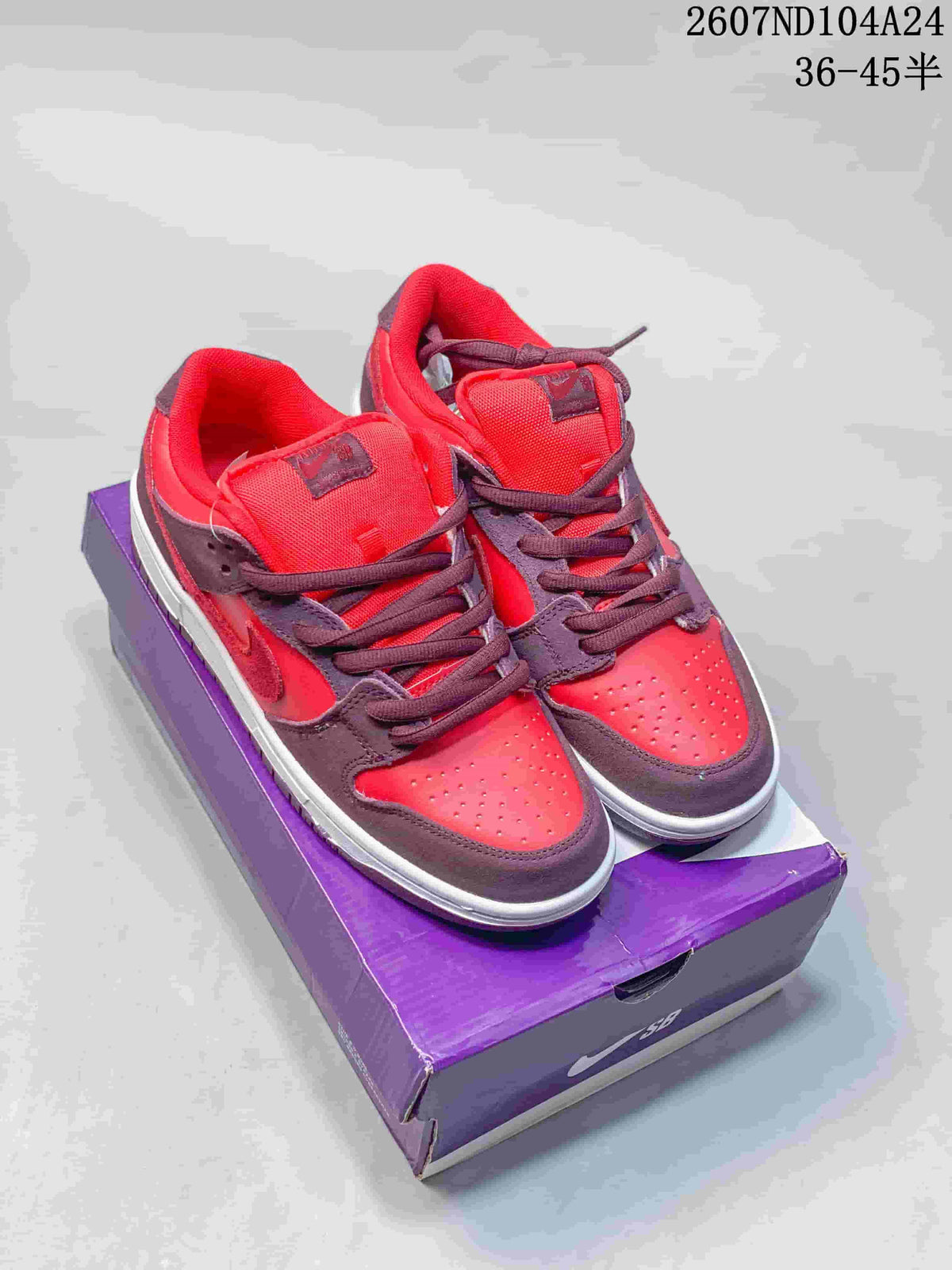 Nike SB Dunk Low Pro QS Low-Cut Sneakers - product image from the listing.